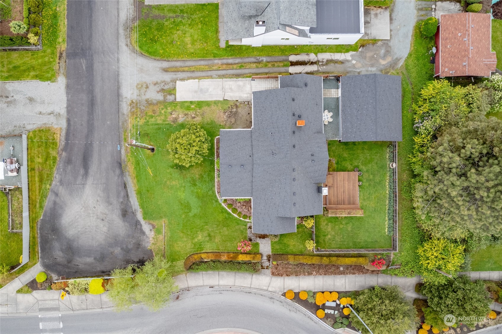 3520 Commercial Avenue