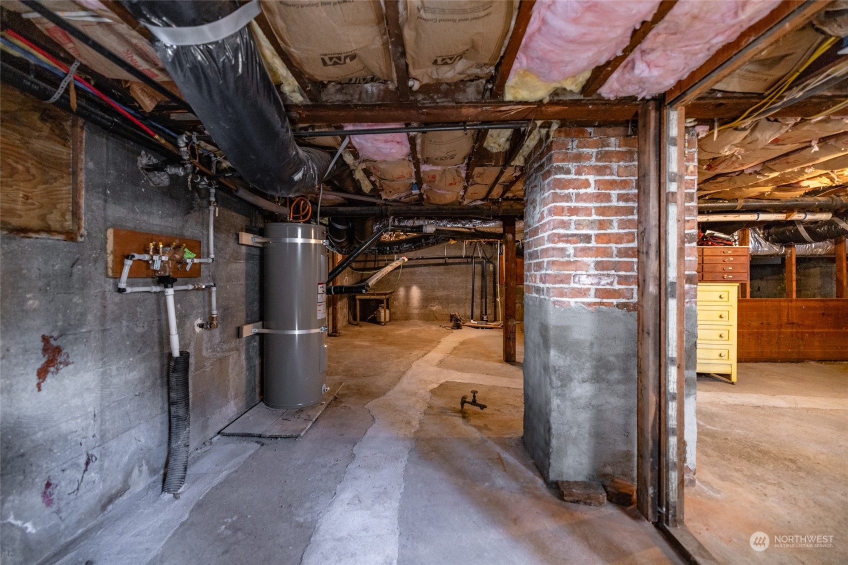 3520 Commercial Avenue