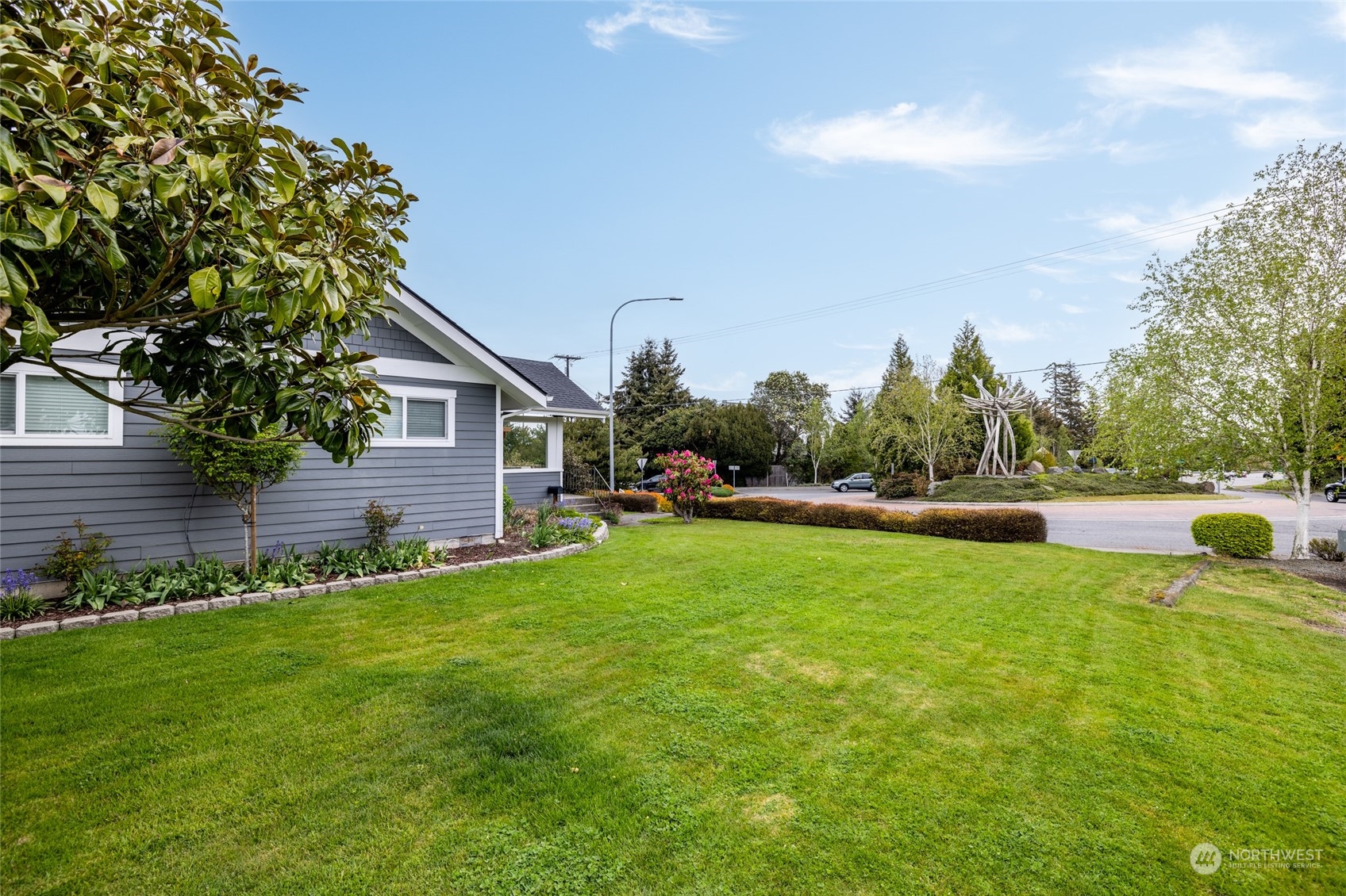 3520 Commercial Avenue