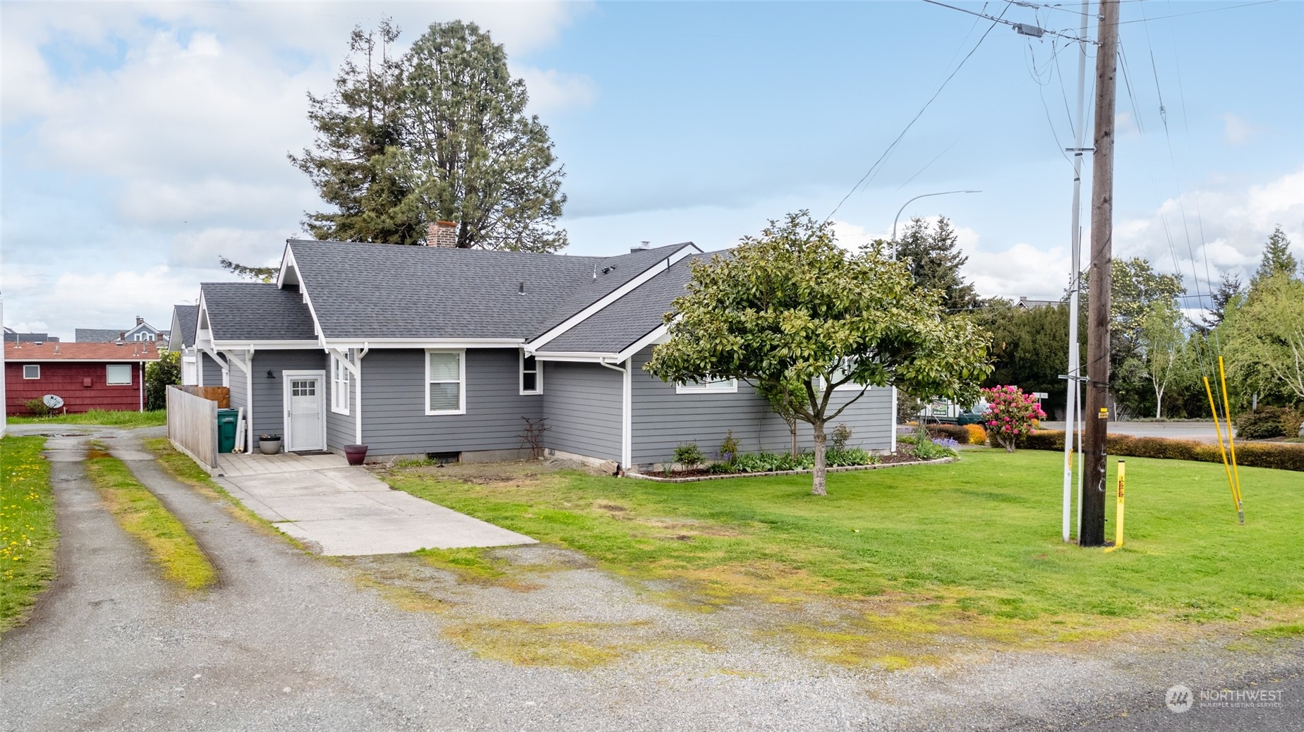 3520 Commercial Avenue