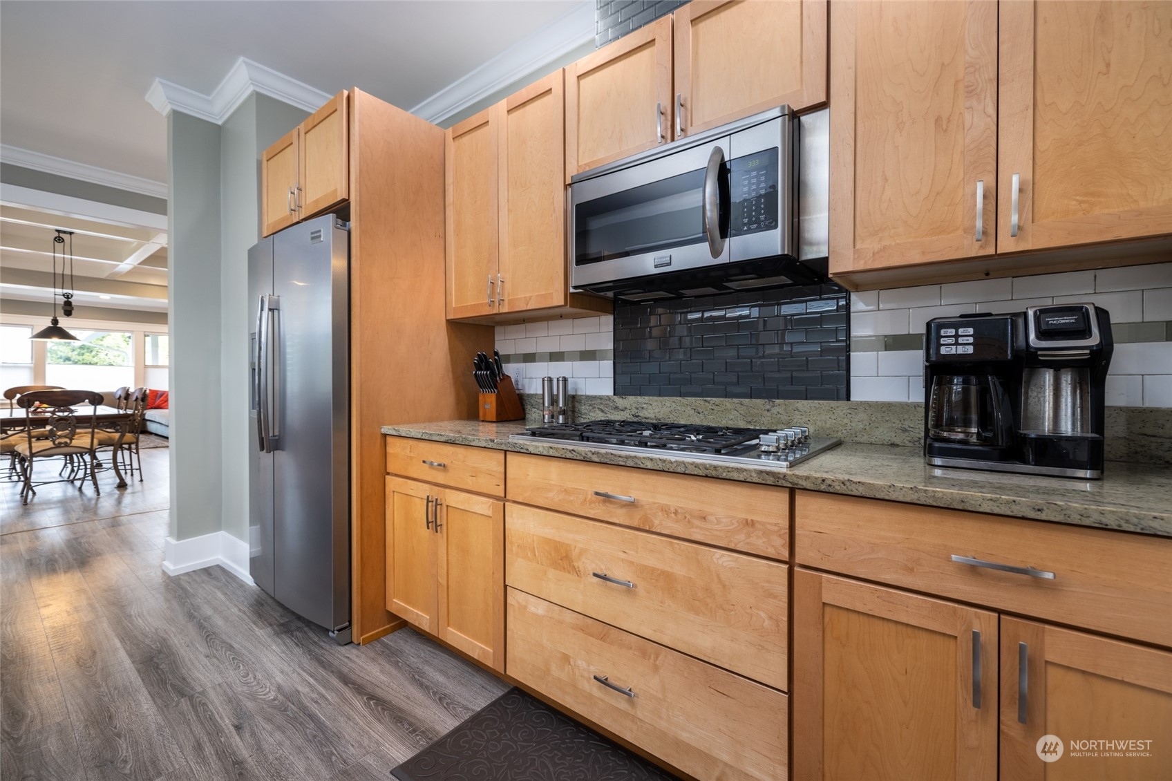 3520 Commercial Avenue