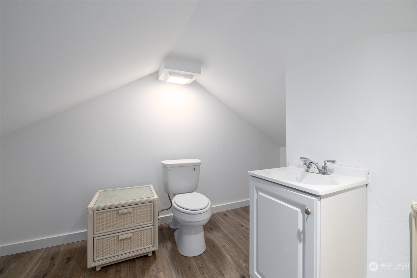 3520 Commercial Avenue