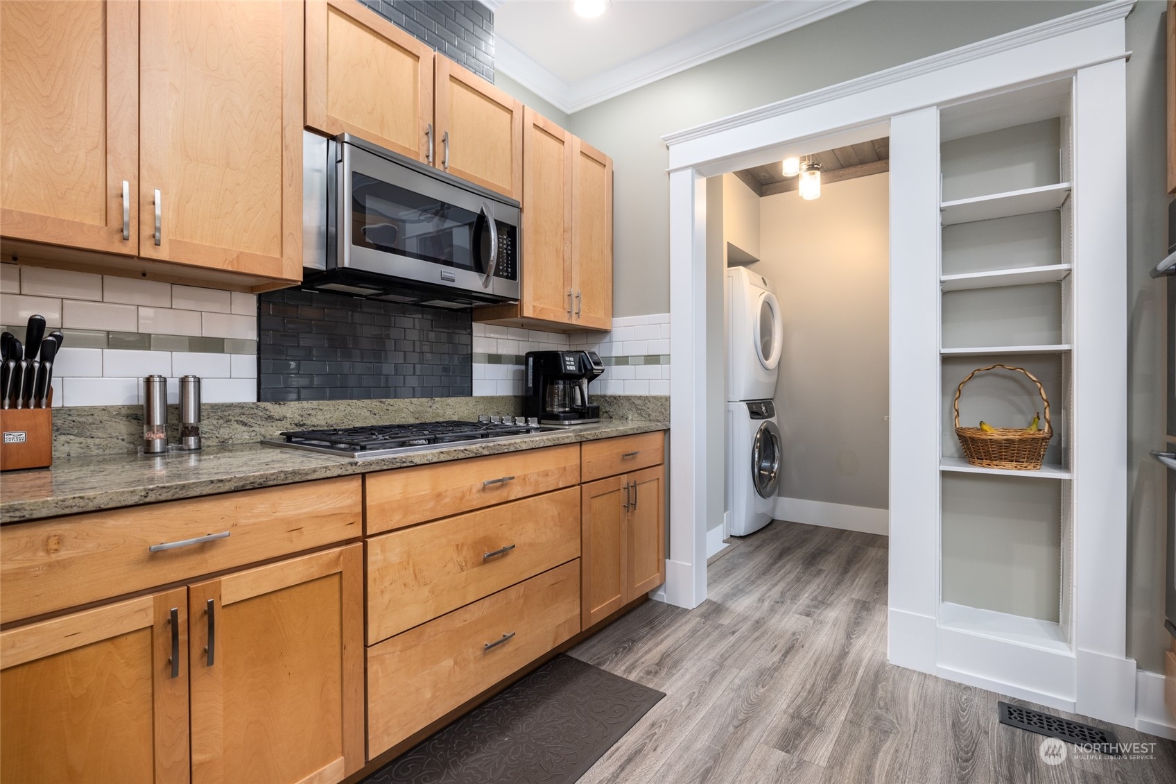 3520 Commercial Avenue