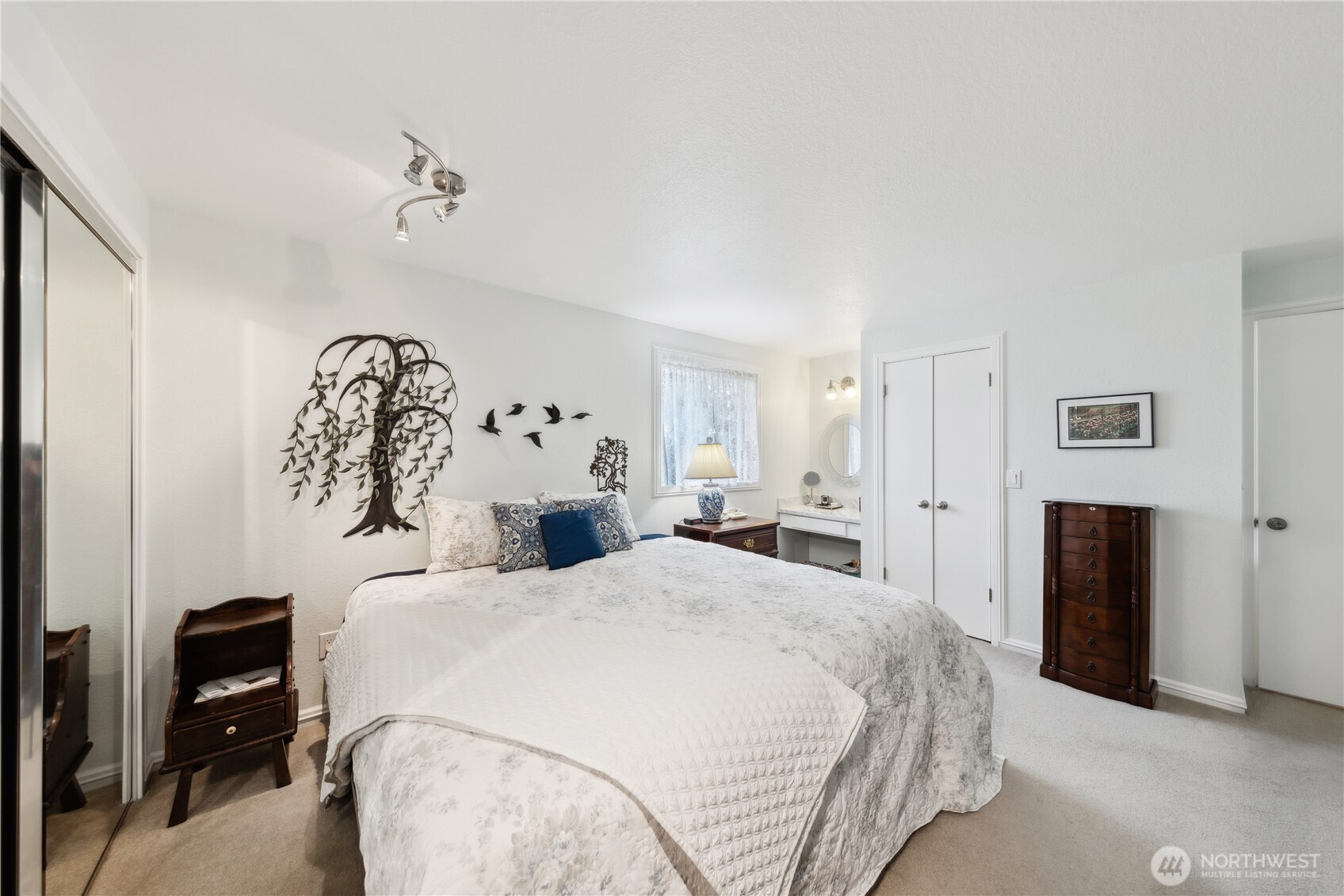 1058 SW Leschi Drive