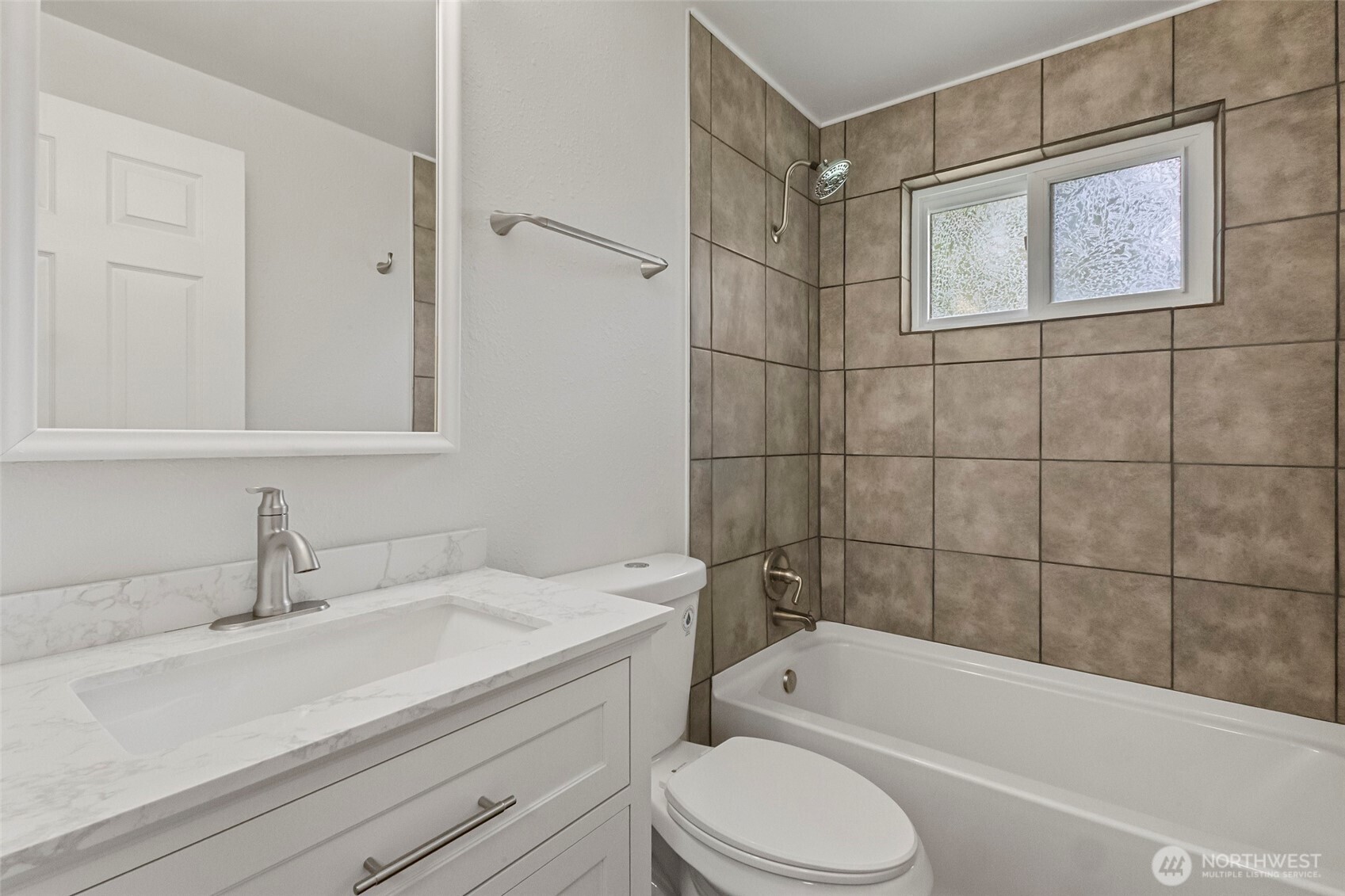 1070 NW Cathlamet Drive