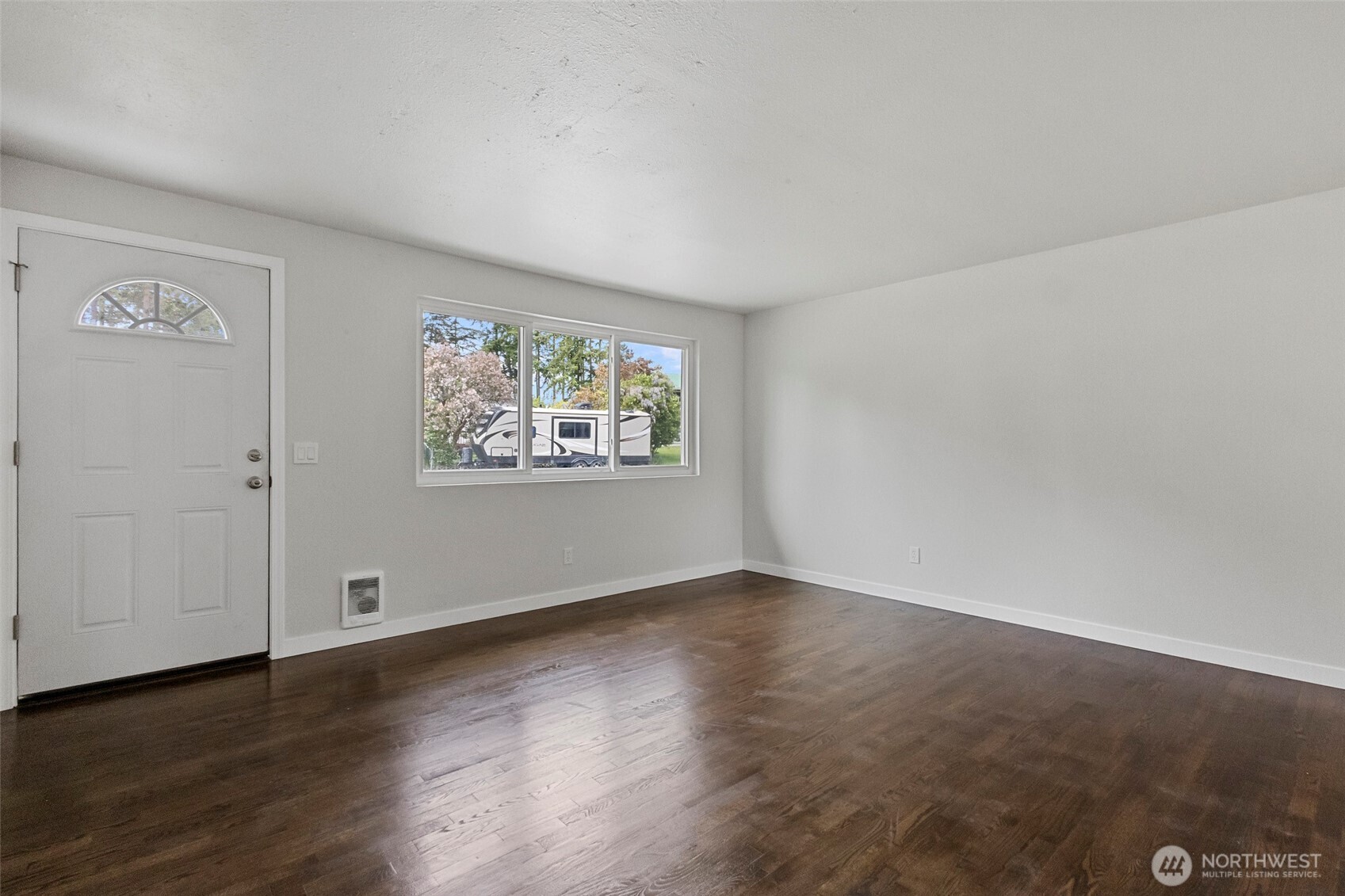 1070 NW Cathlamet Drive