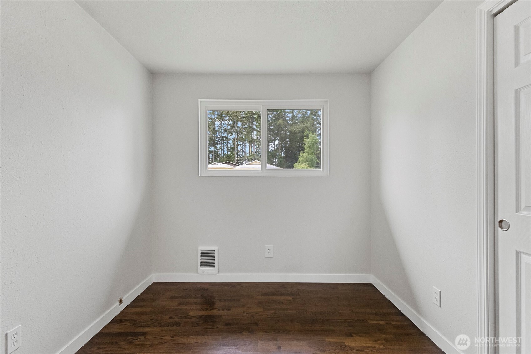 1070 NW Cathlamet Drive