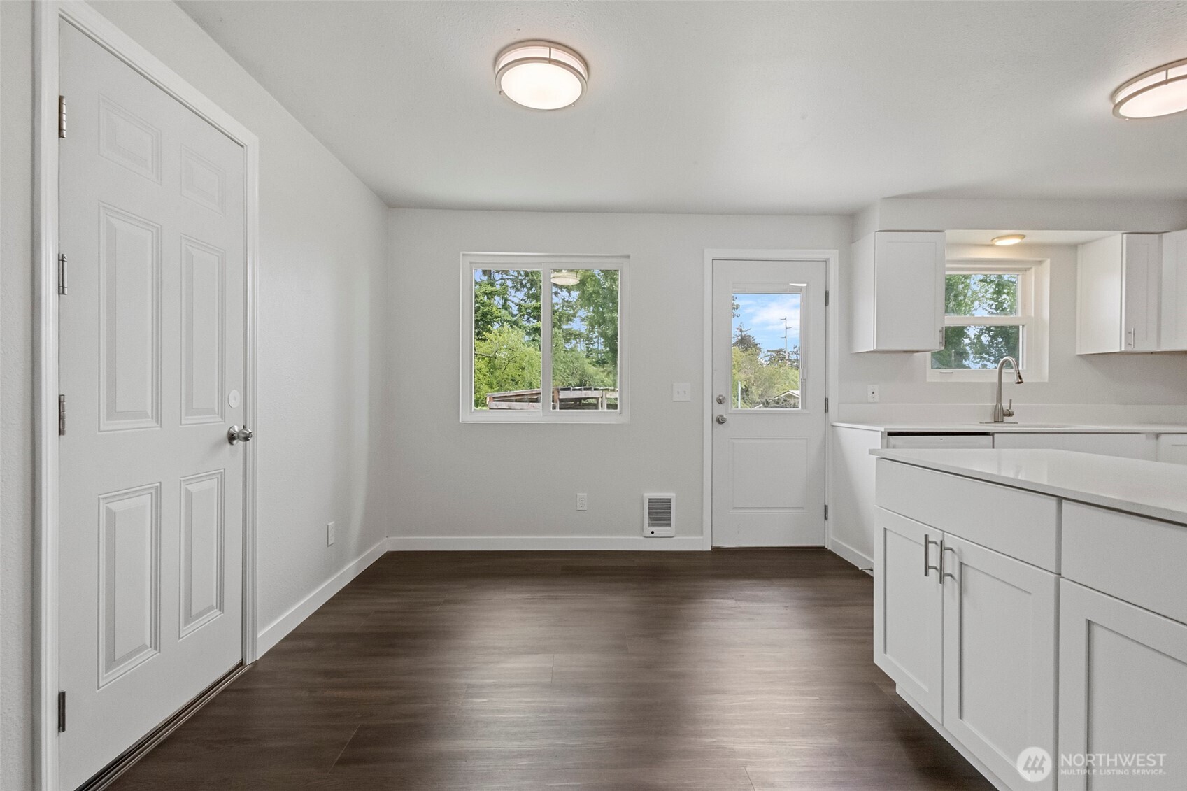 1070 NW Cathlamet Drive