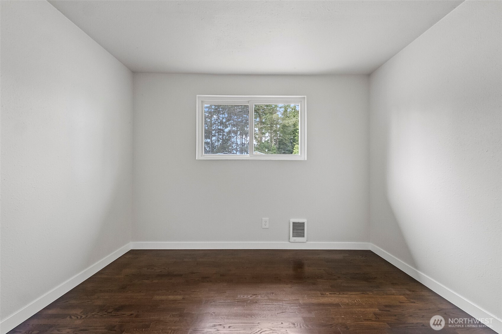 1070 NW Cathlamet Drive