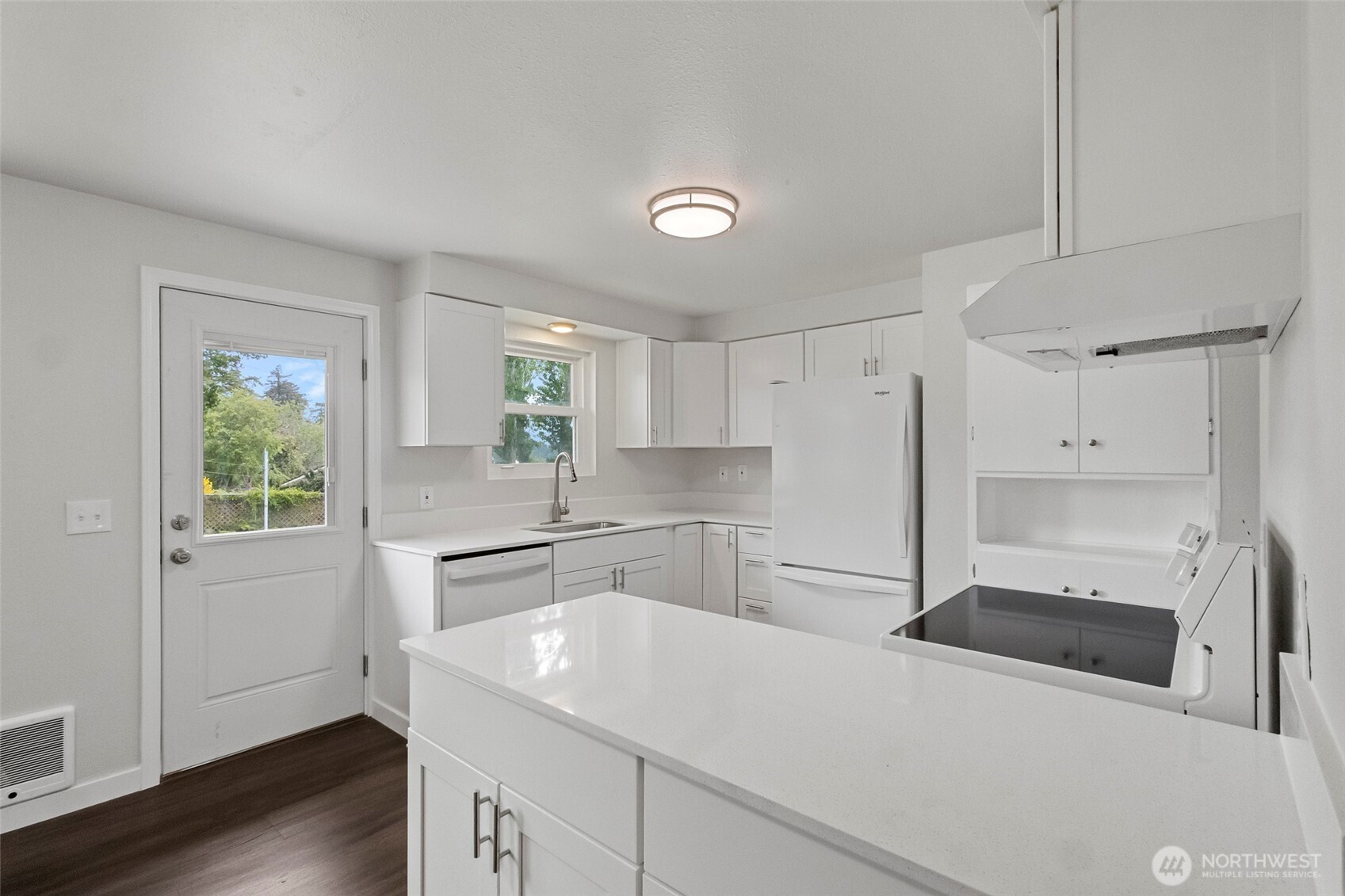 1070 NW Cathlamet Drive