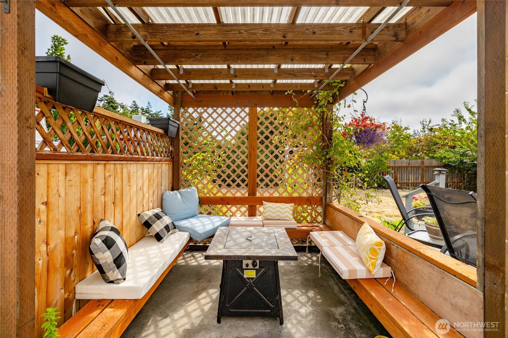 386 NW Fairhaven Drive