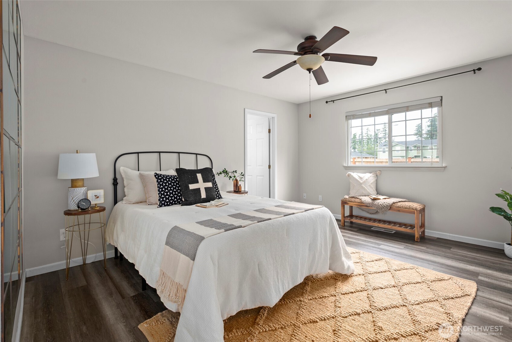 785 SW Puffin Street