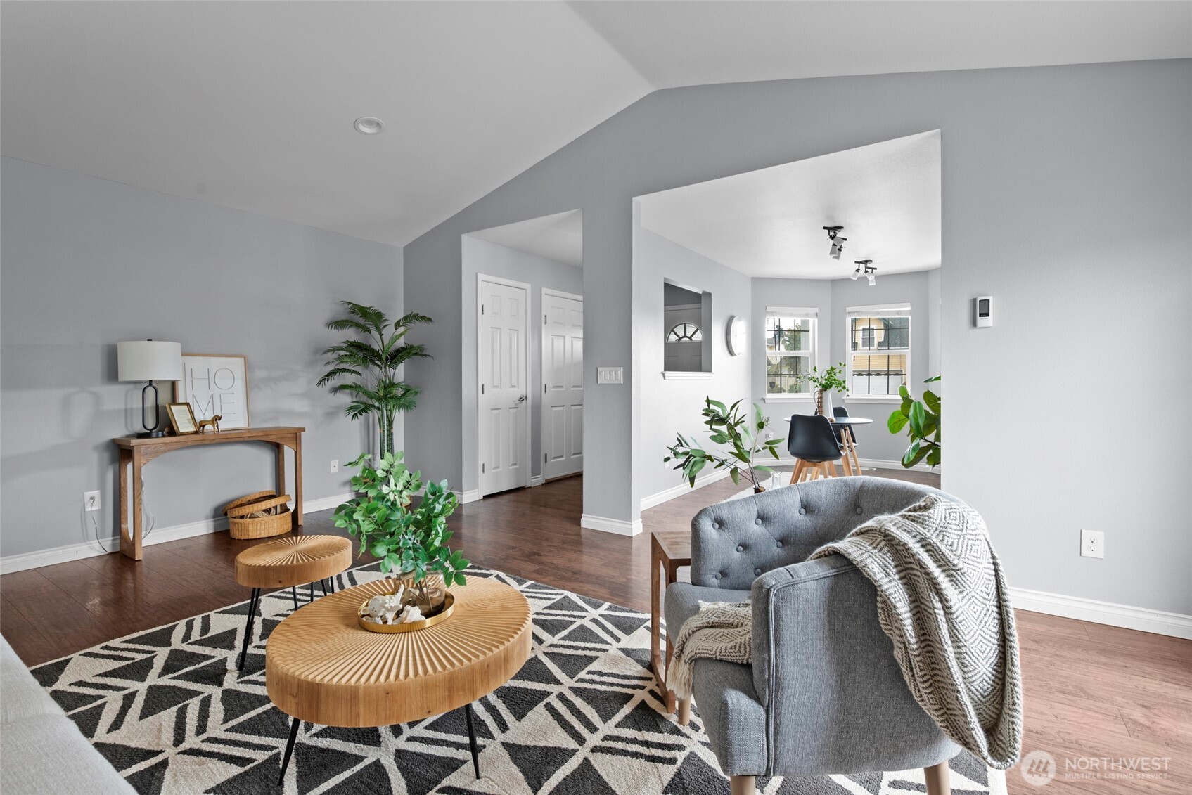 785 SW Puffin Street