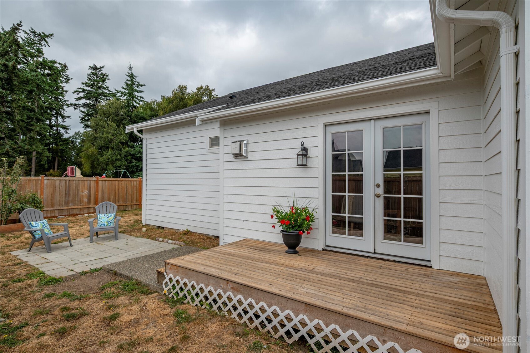 785 SW Puffin Street