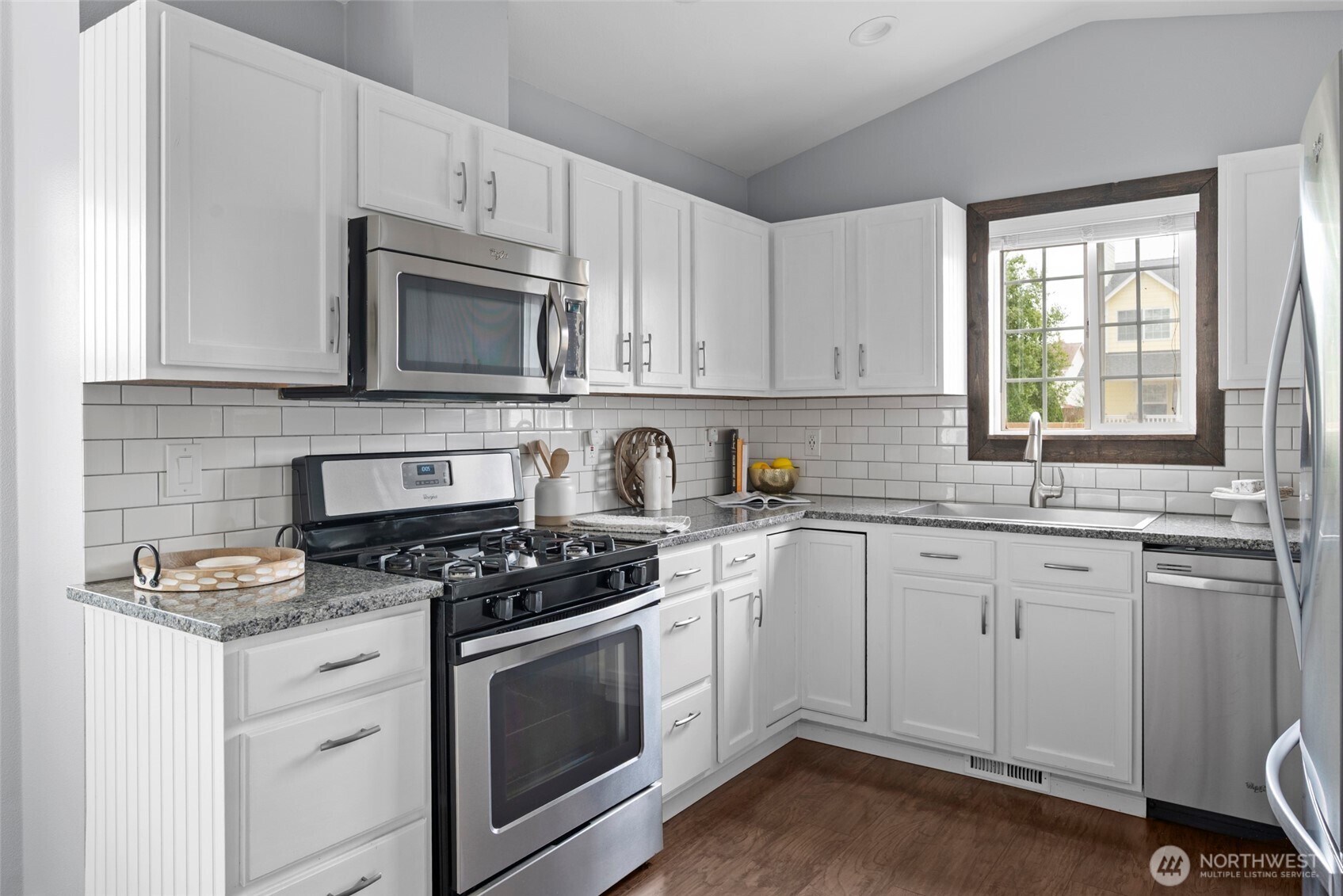 785 SW Puffin Street