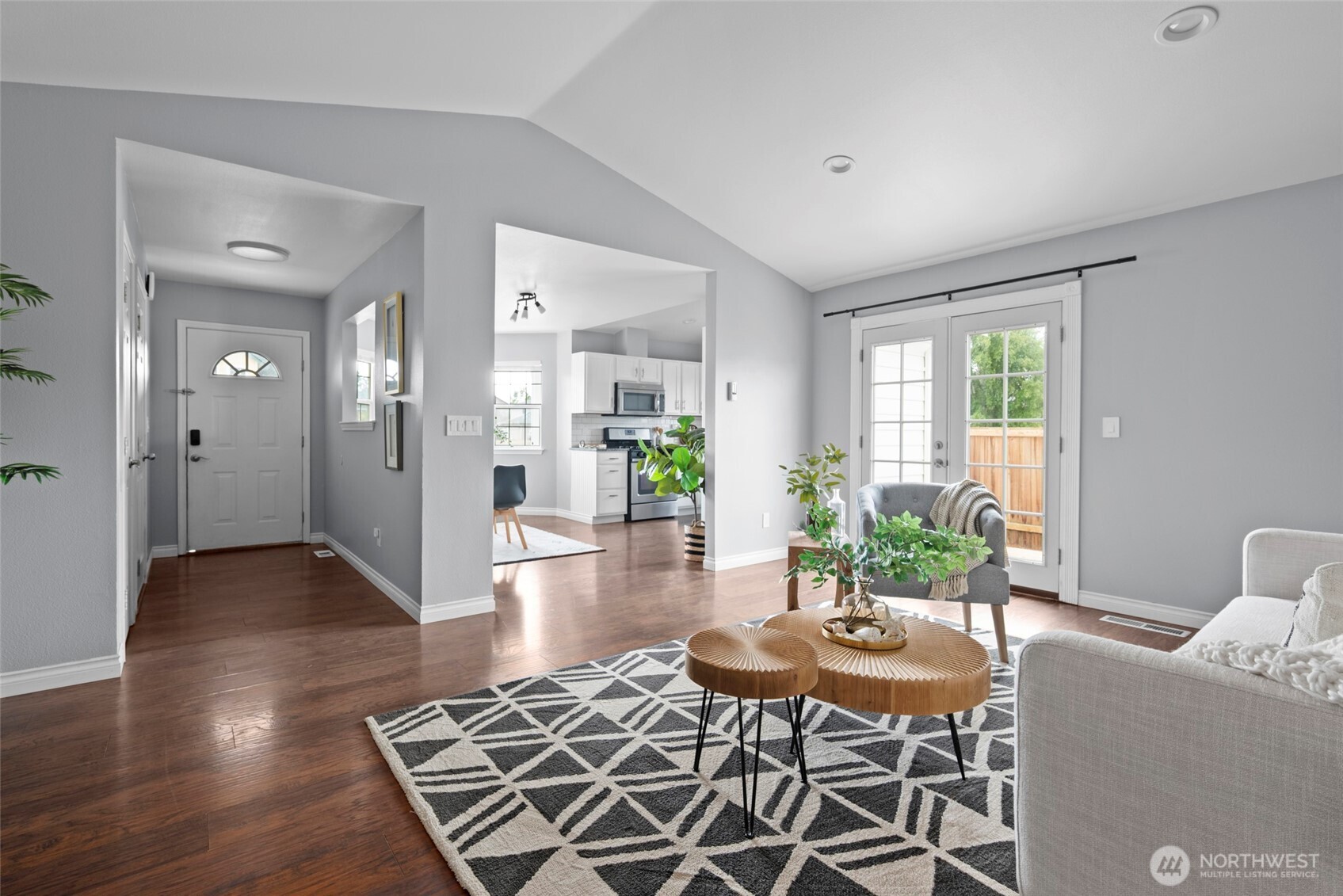 785 SW Puffin Street