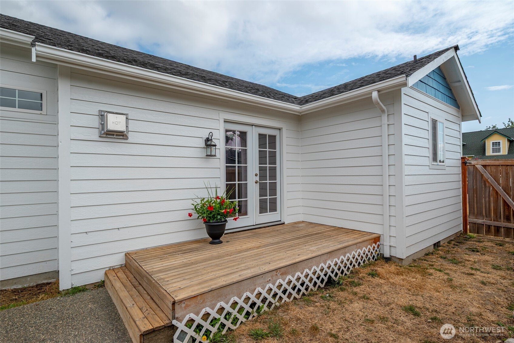 785 SW Puffin Street