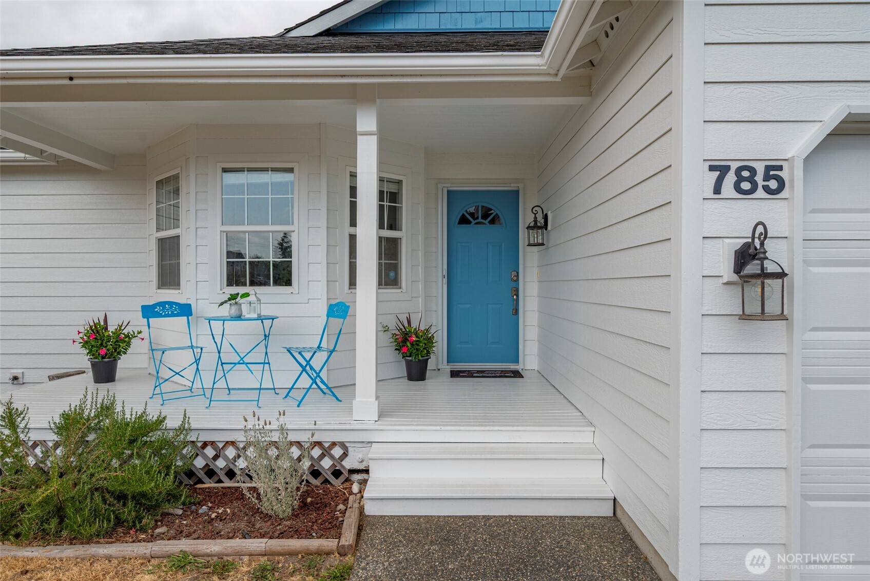 785 SW Puffin Street