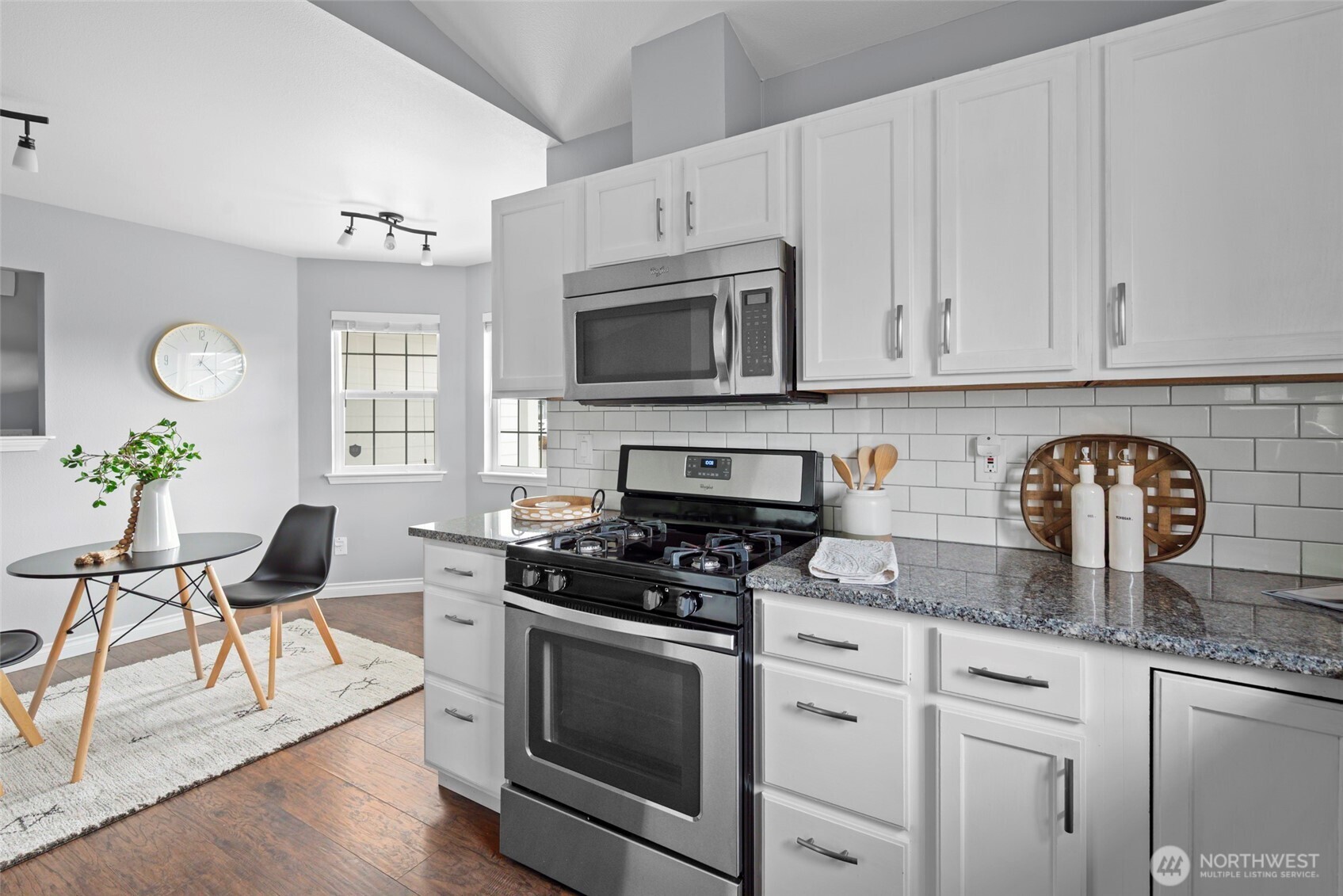 785 SW Puffin Street