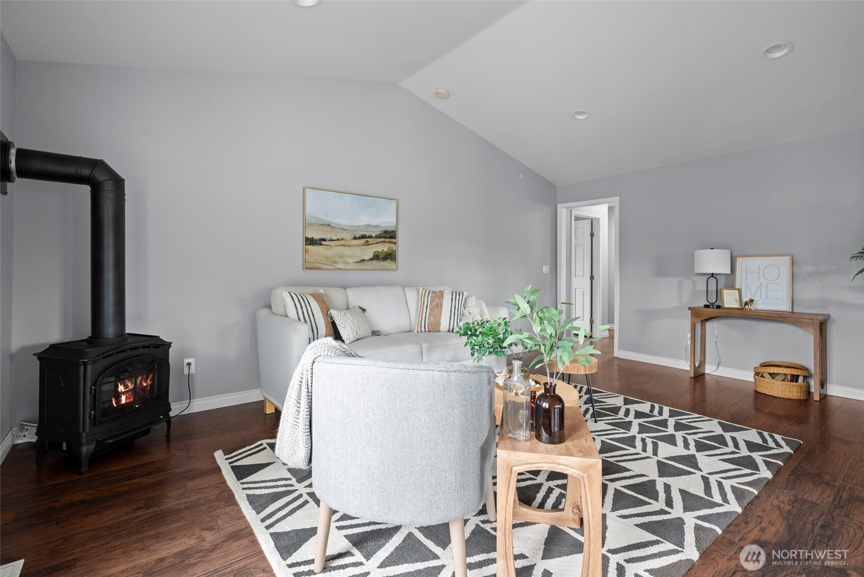 785 SW Puffin Street