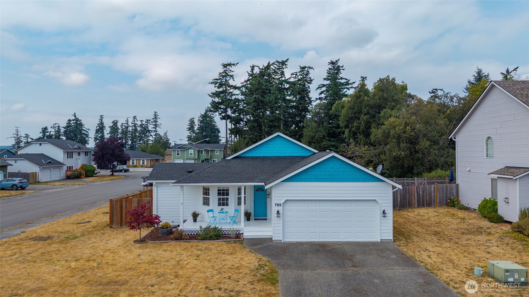 785 SW Puffin Street