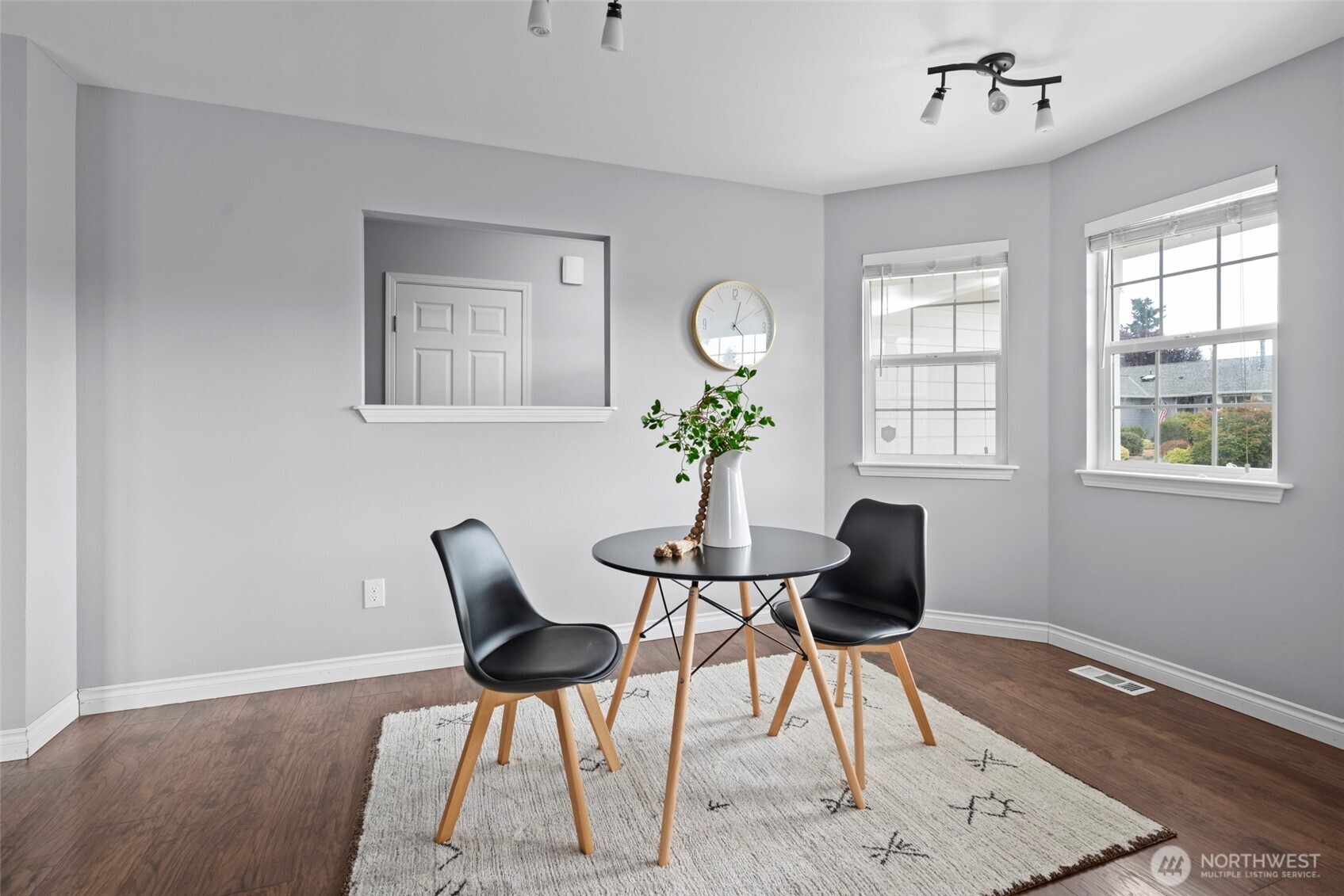 785 SW Puffin Street