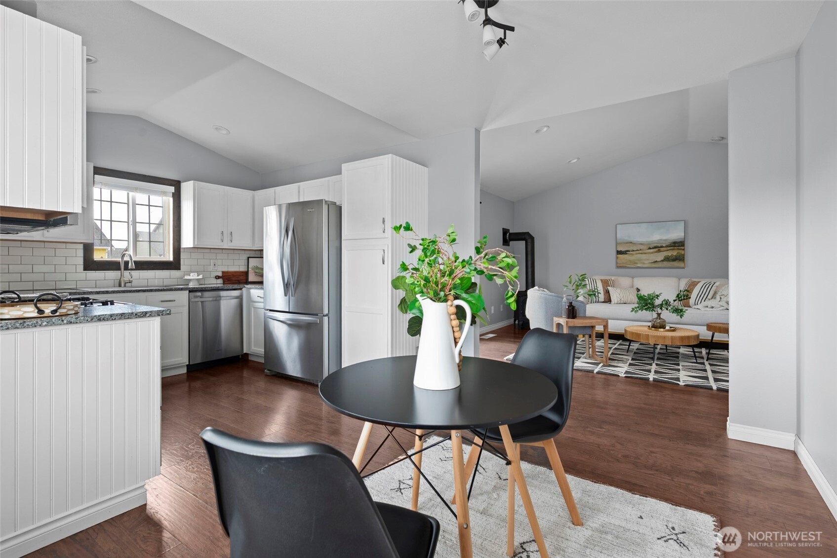 785 SW Puffin Street