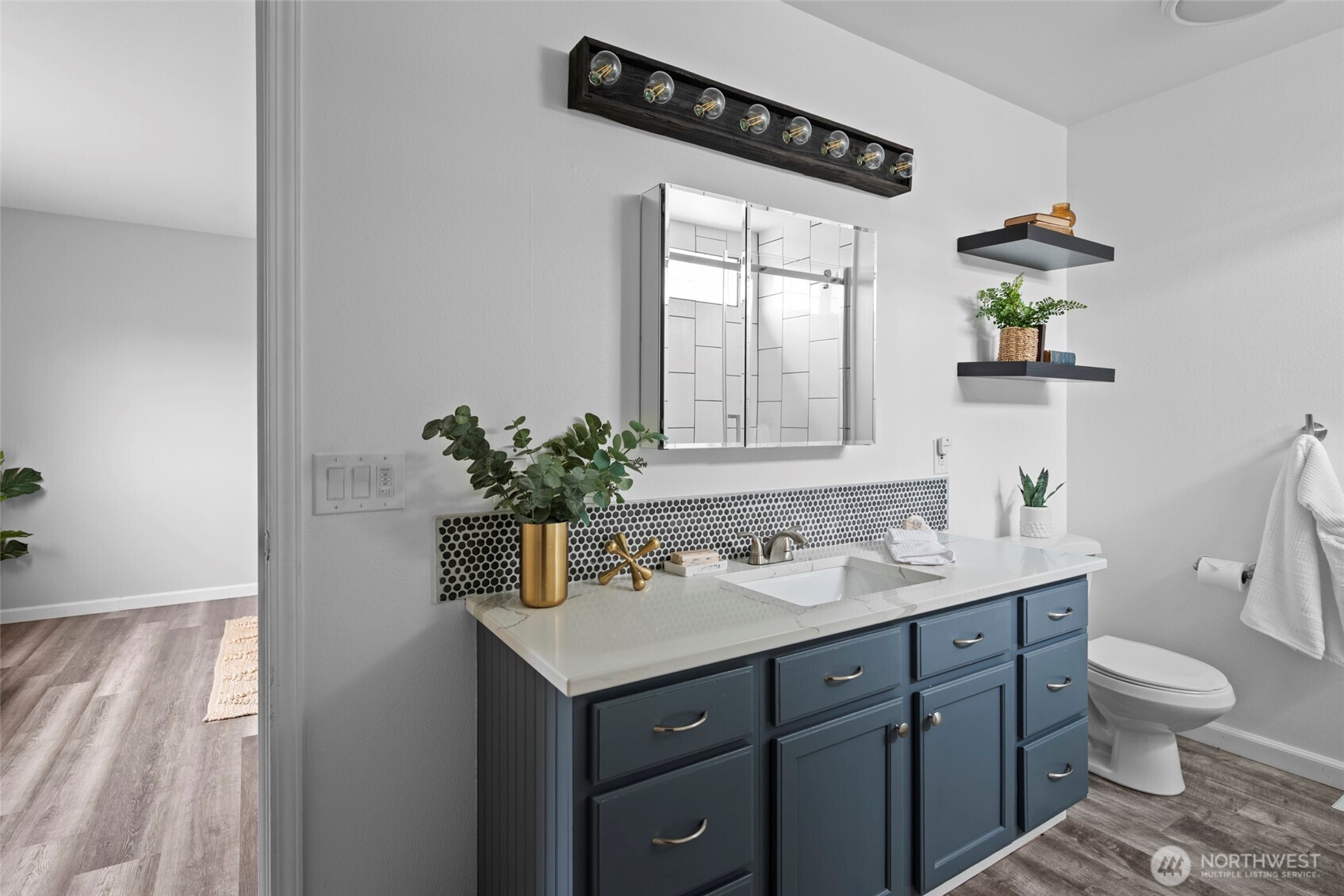 785 SW Puffin Street