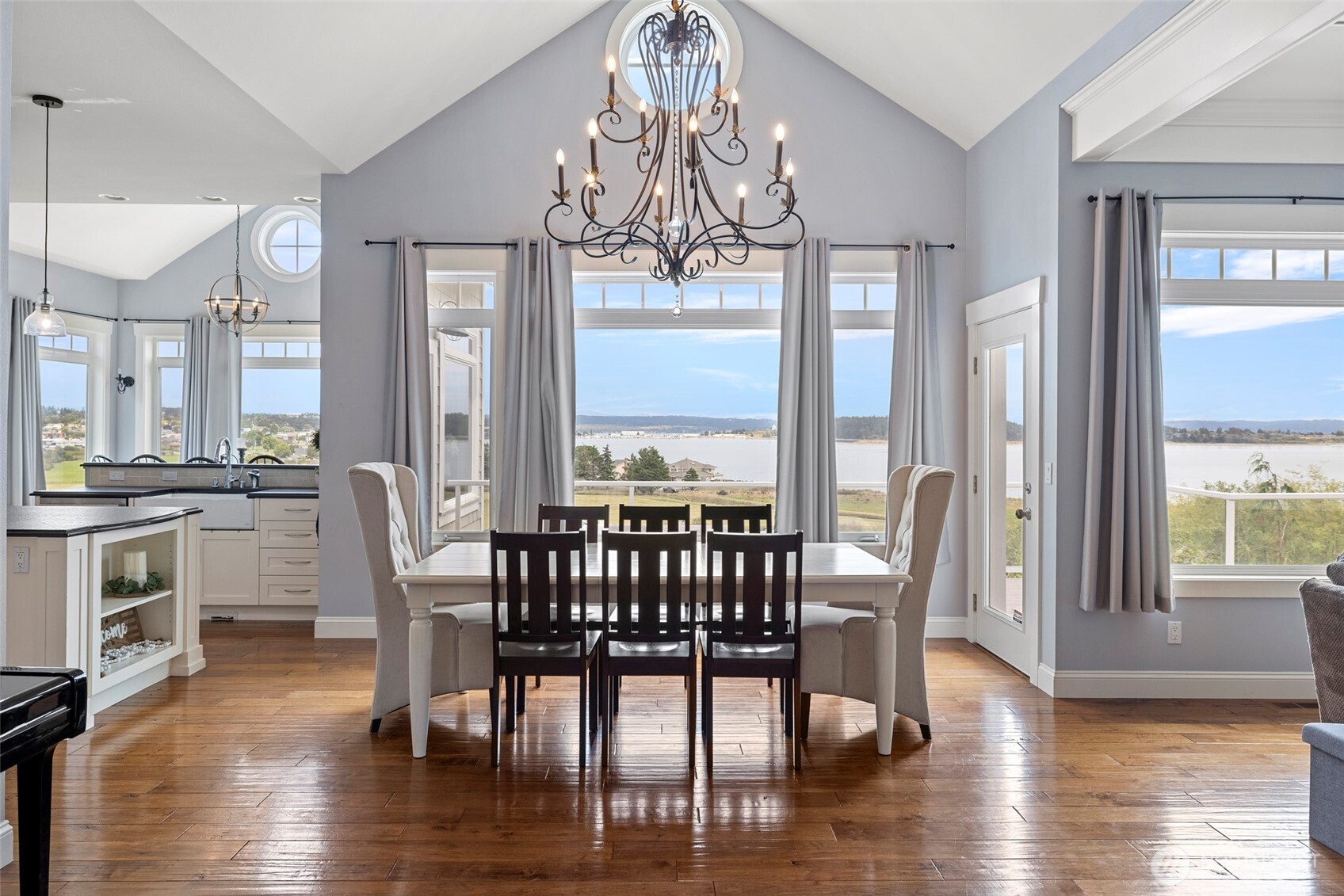 2220 SW Scenic Heights Street