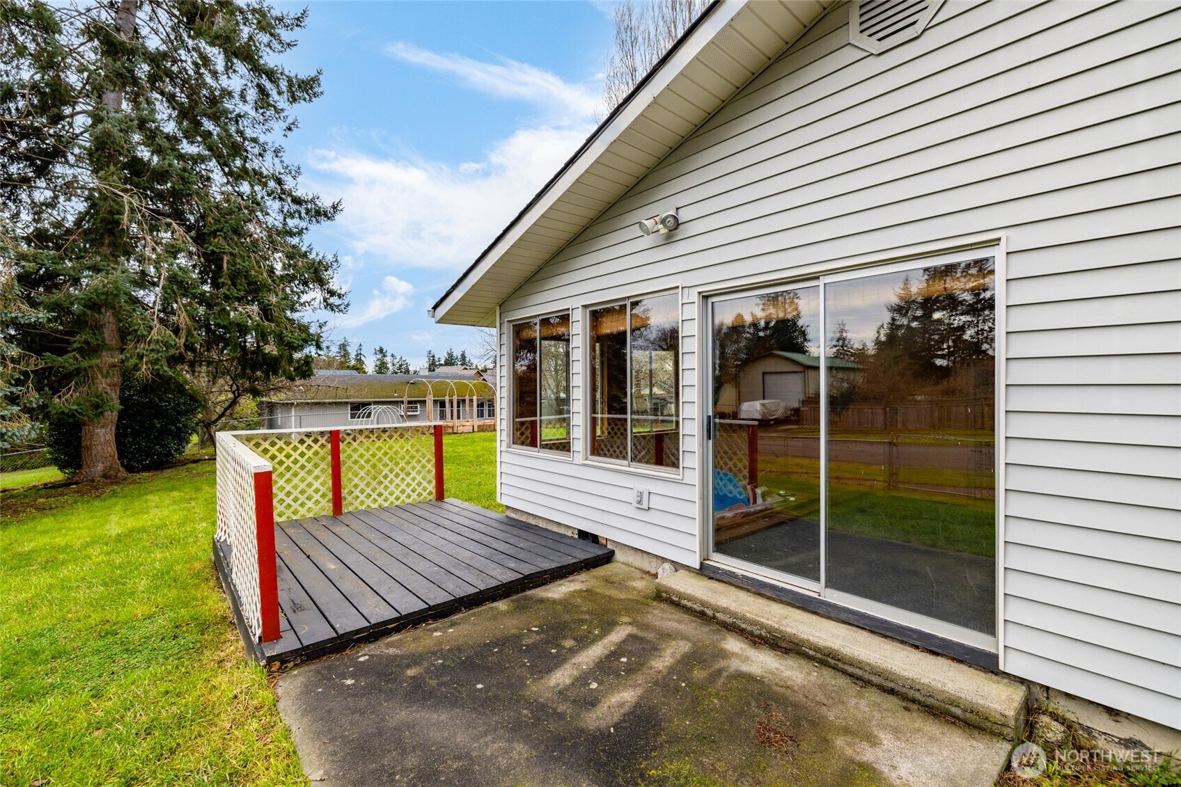 953 NW Illahee Drive