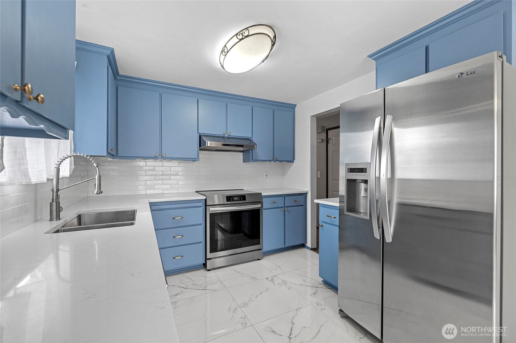 953 NW Illahee Drive