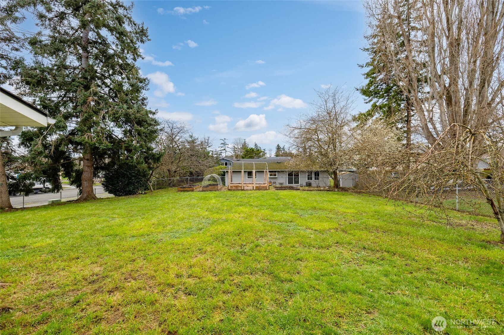 953 NW Illahee Drive