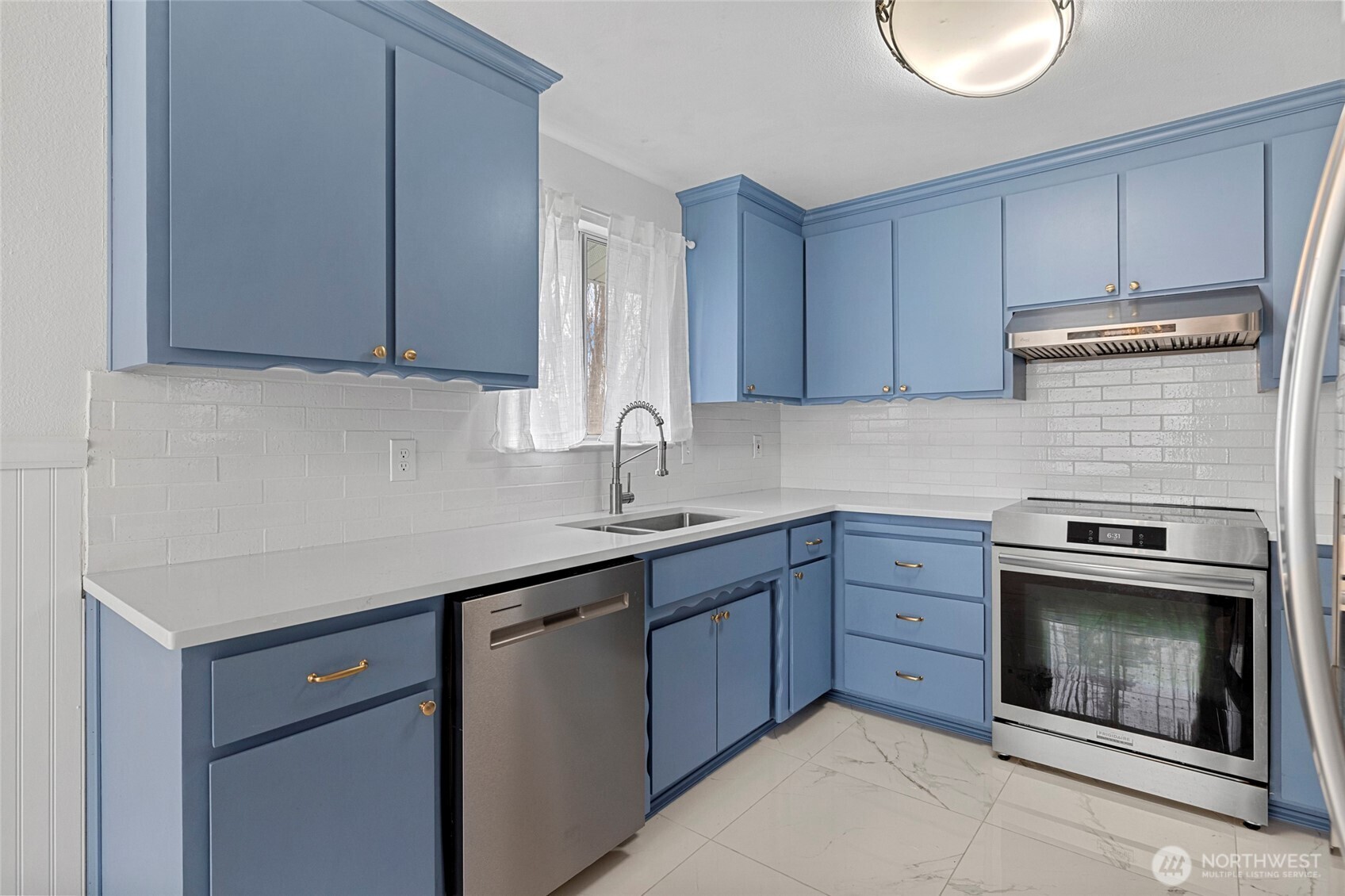 953 NW Illahee Drive