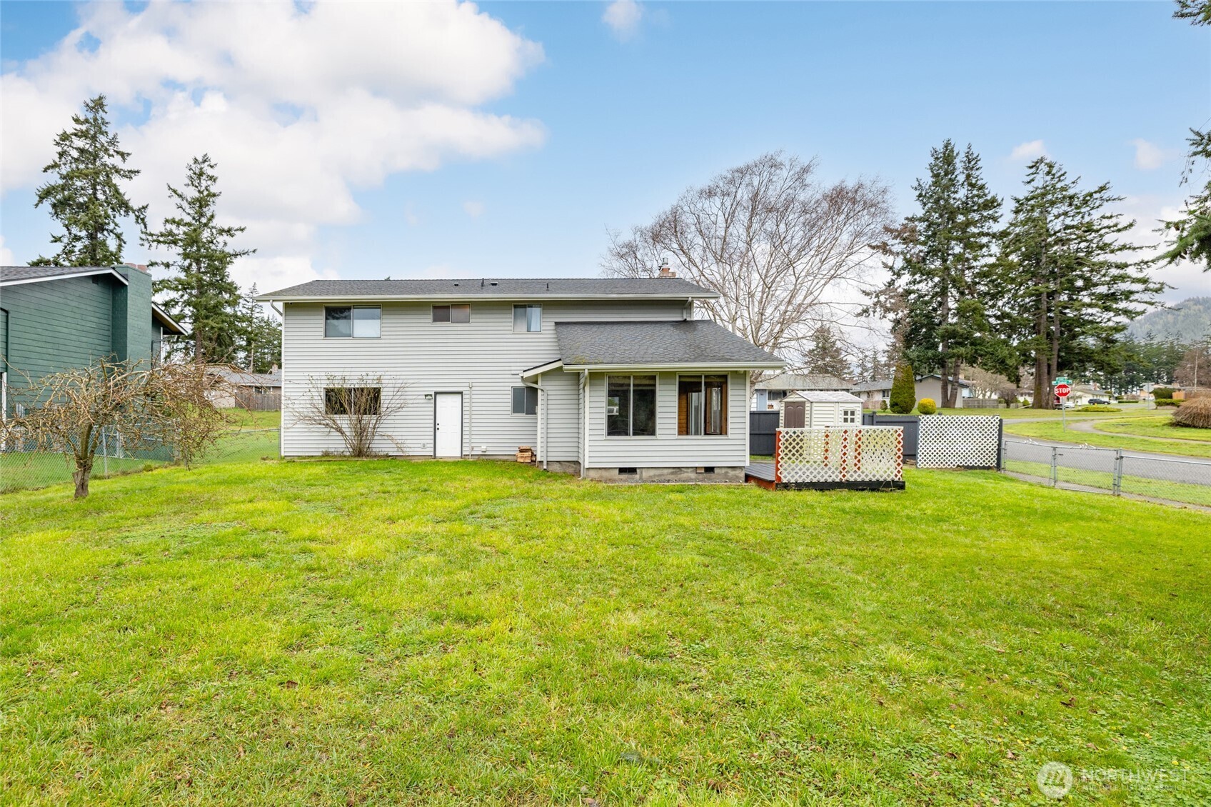 953 NW Illahee Drive