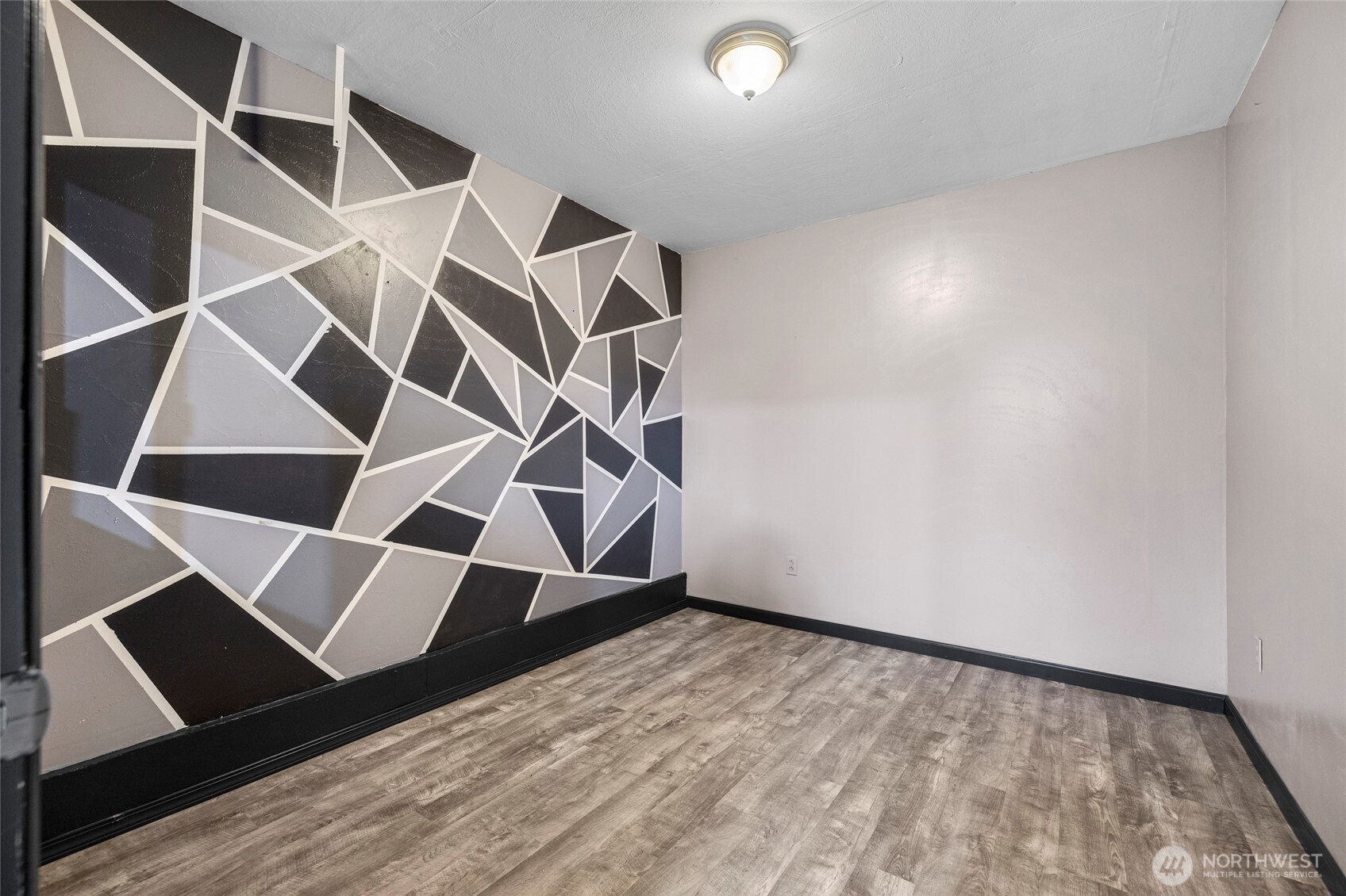 953 NW Illahee Drive