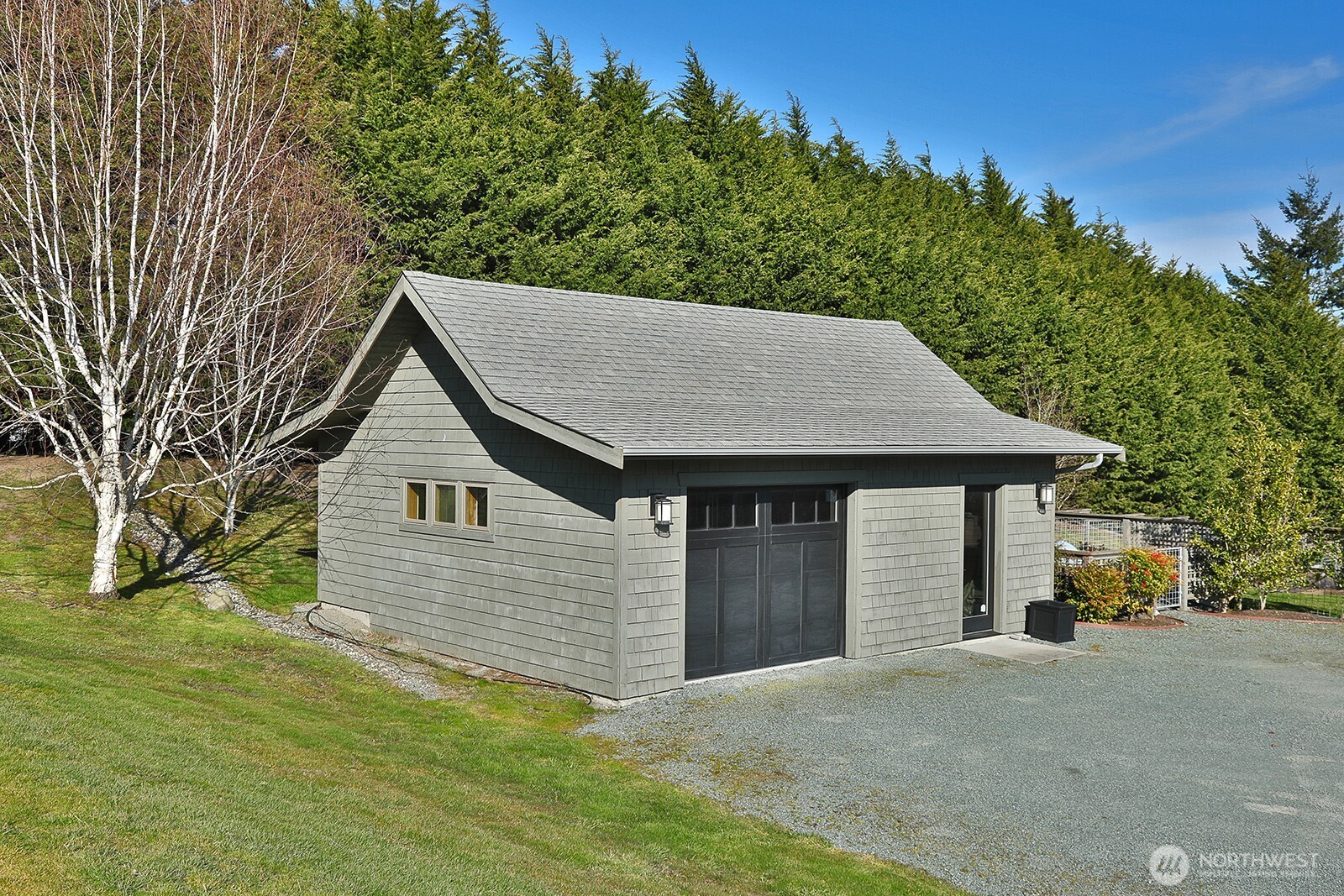 1975 Hillvista Place