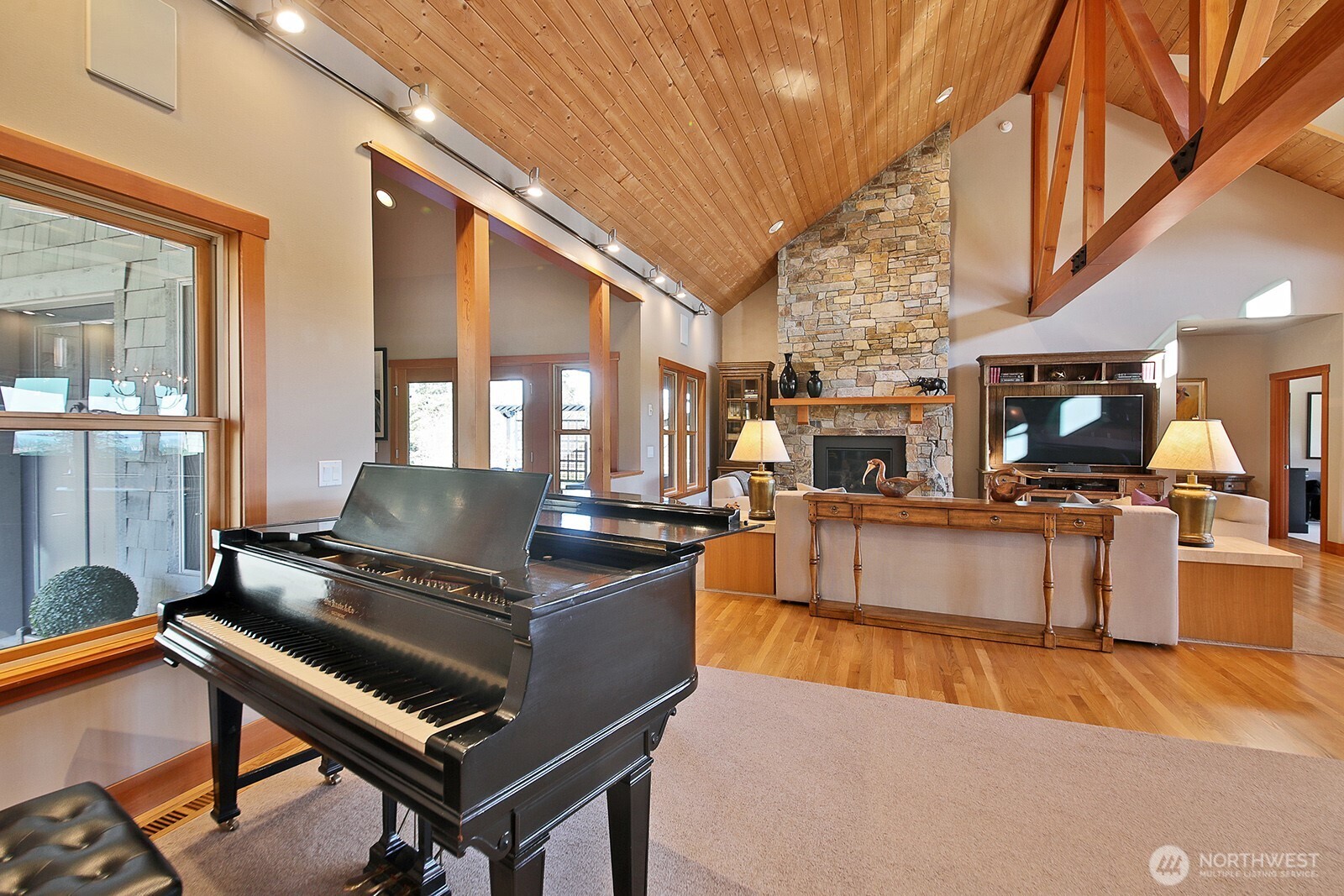 1975 Hillvista Place