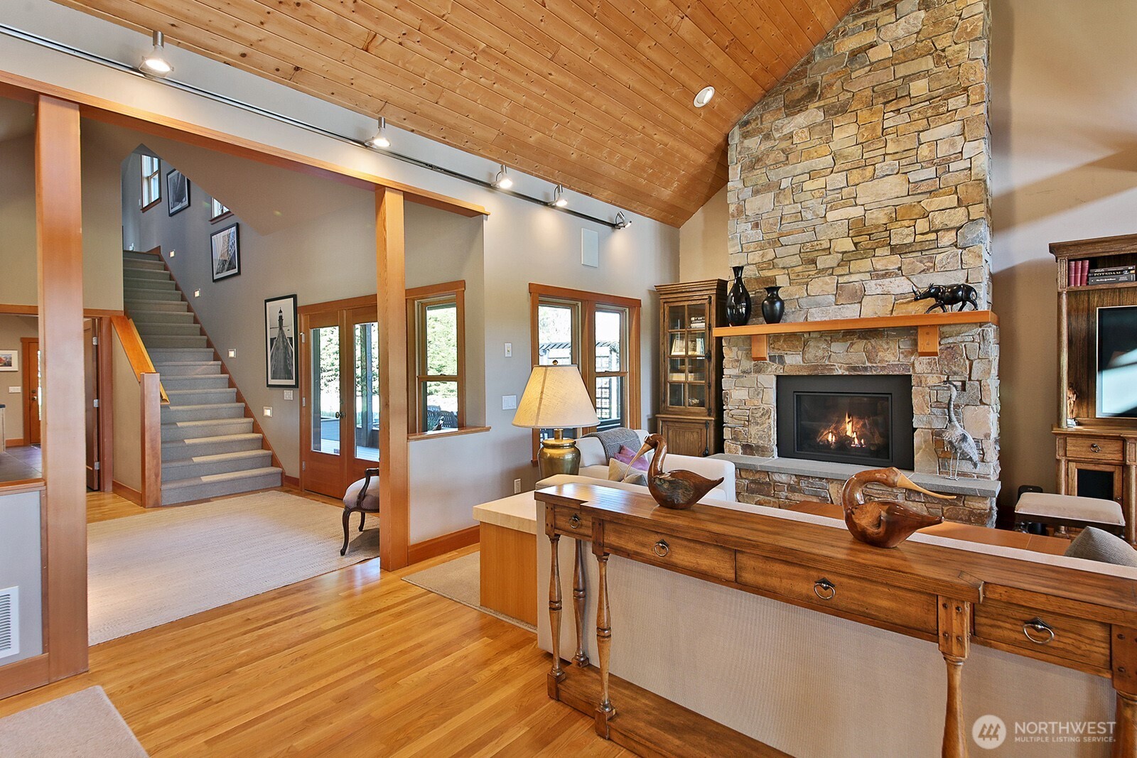 1975 Hillvista Place