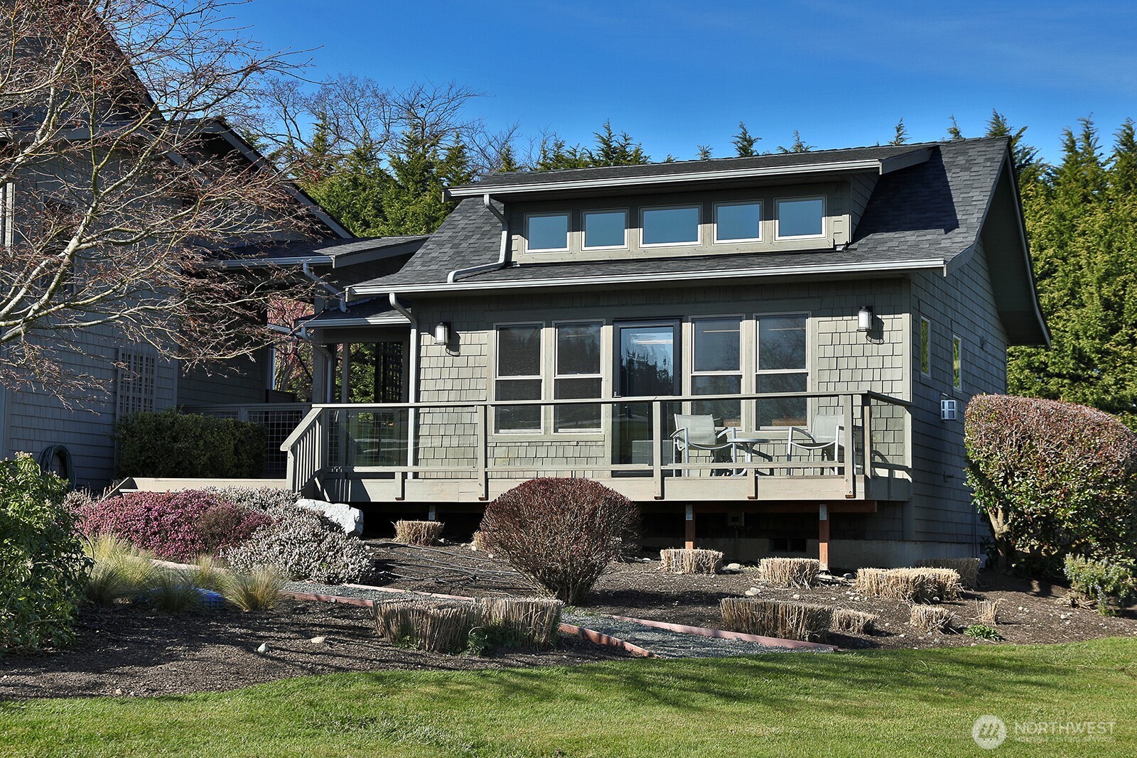 1975 Hillvista Place