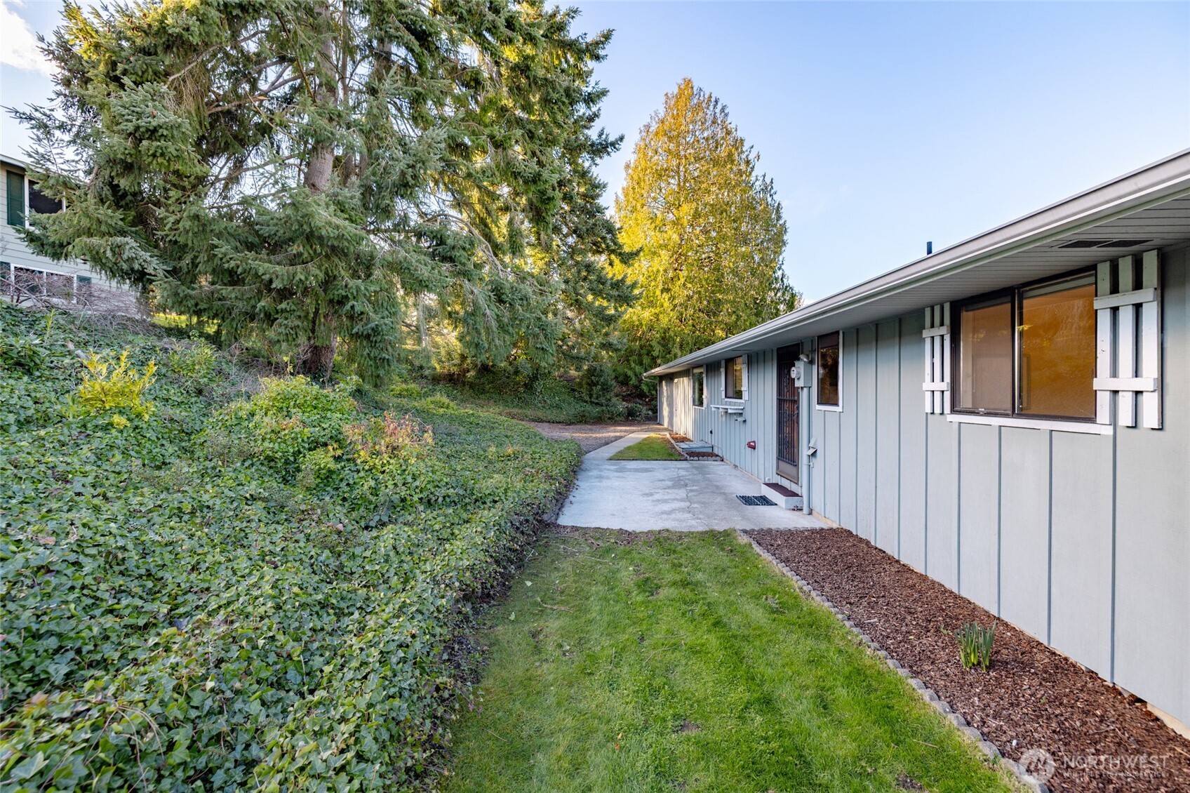 710 E Bay Front Lane