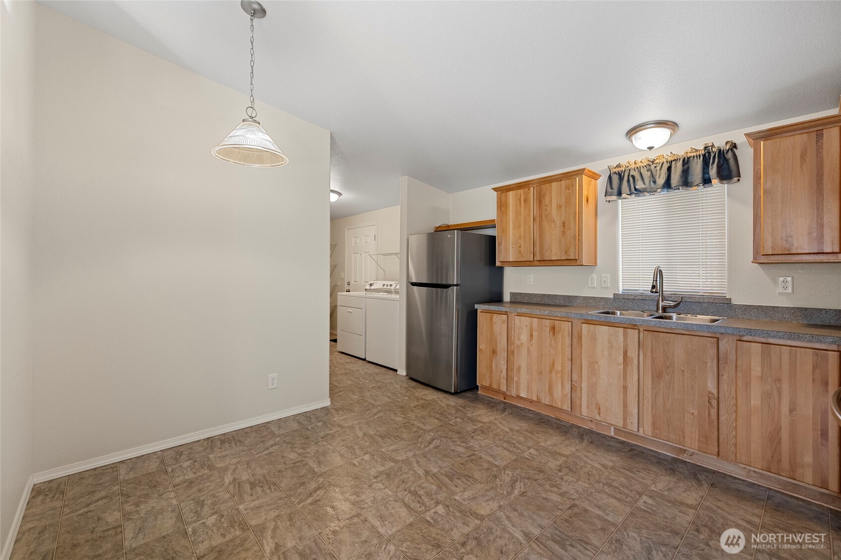 225 NE Ernst Street Unit: 73