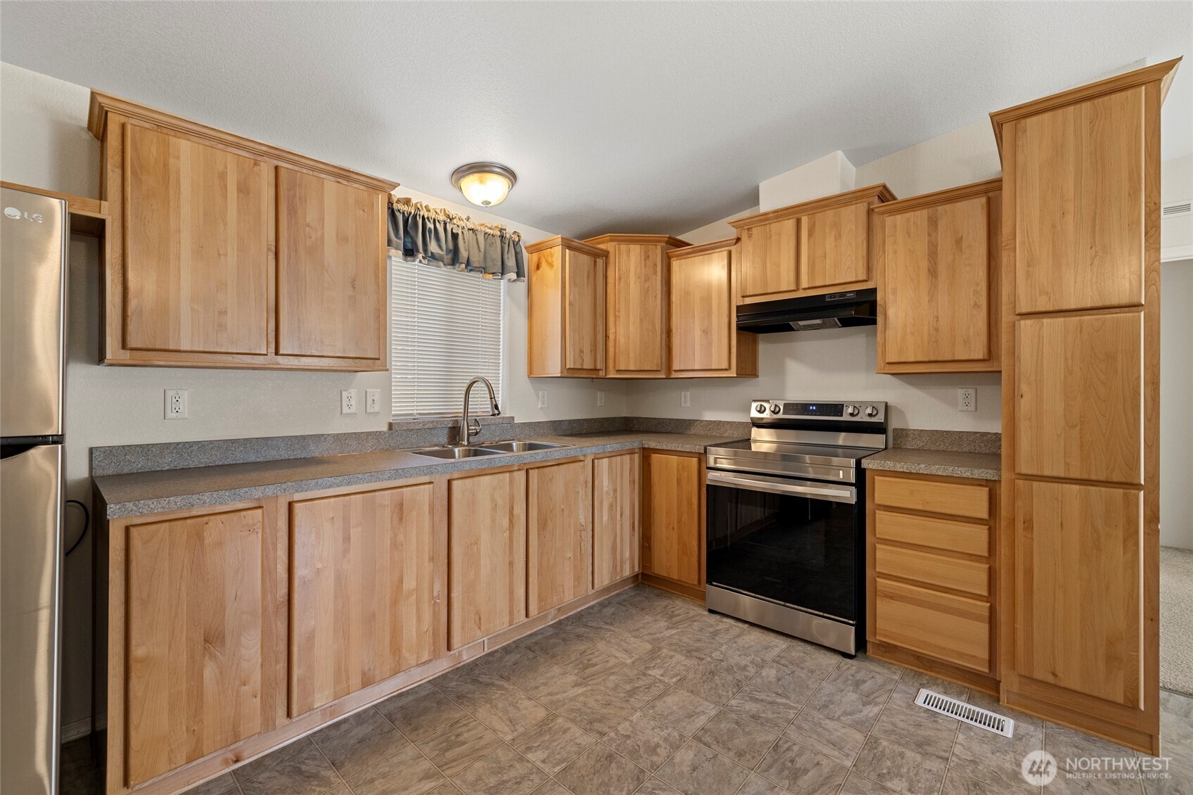 225 NE Ernst Street Unit: 73