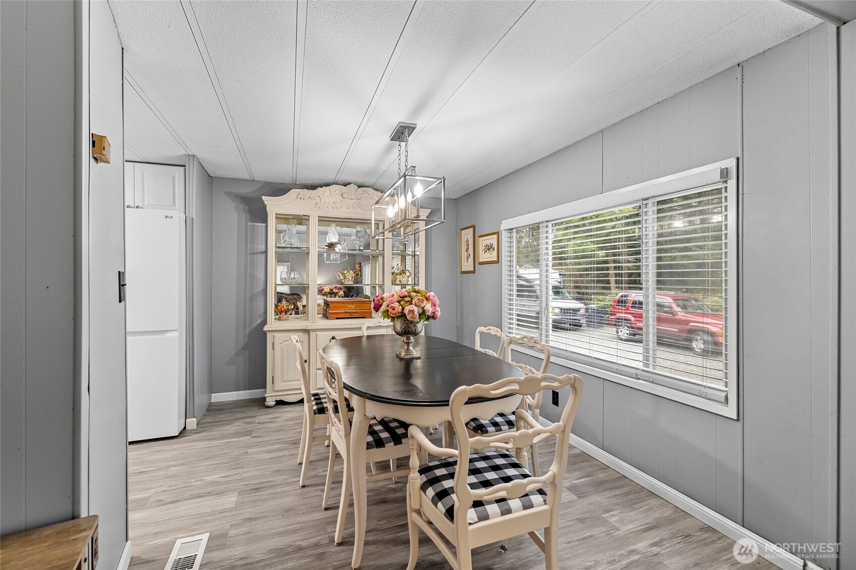 4565 Woodland Circle