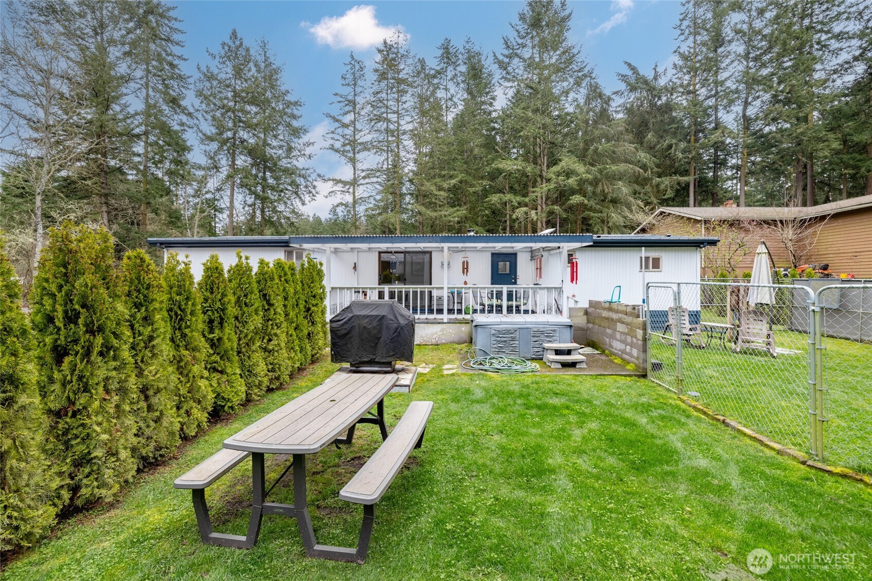 4565 Woodland Circle