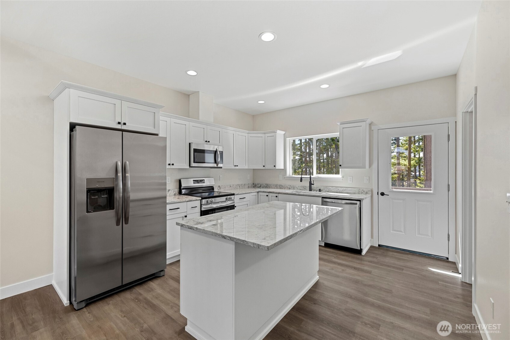 945 NW Heller Street Unit: C2