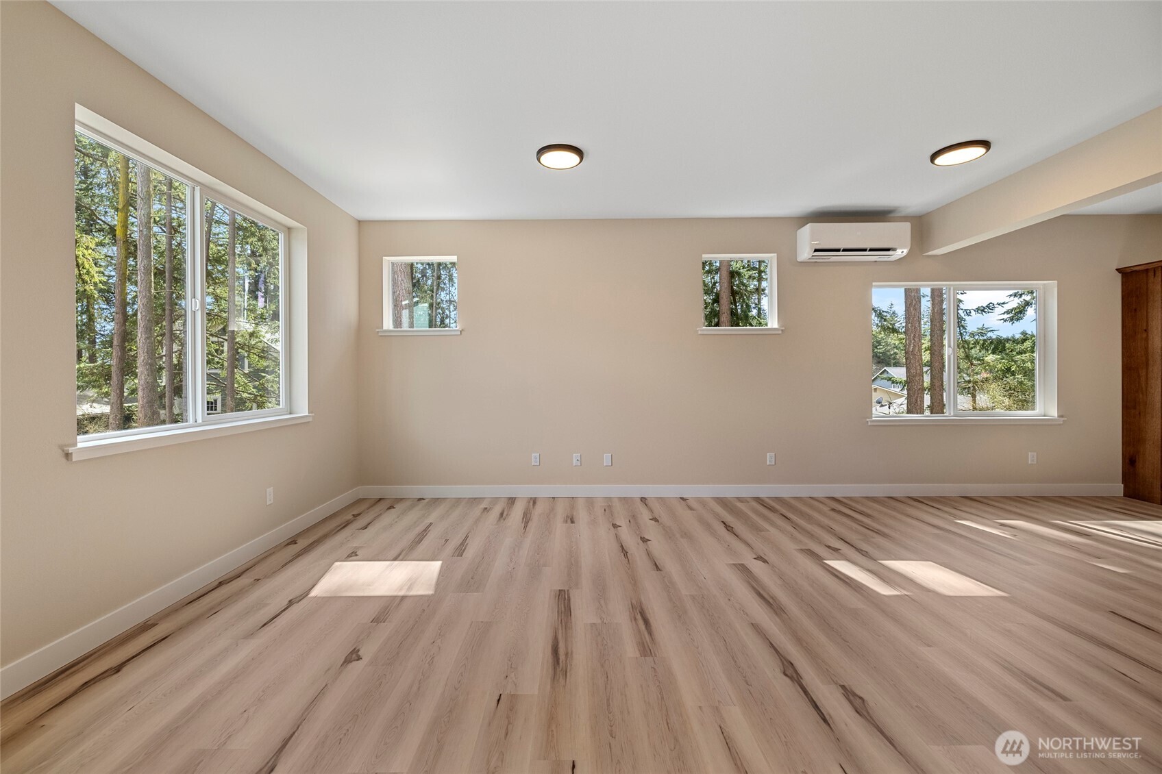 945 NW Heller Street Unit: C1