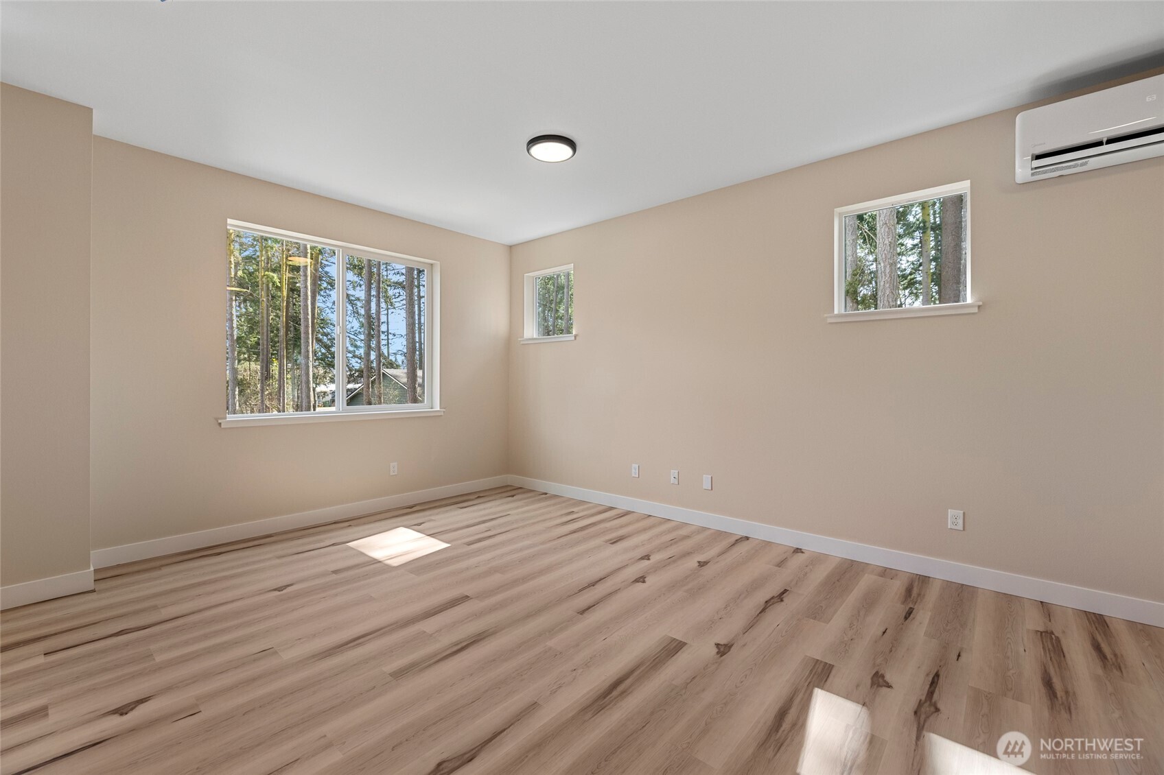 945 NW Heller Street Unit: C1