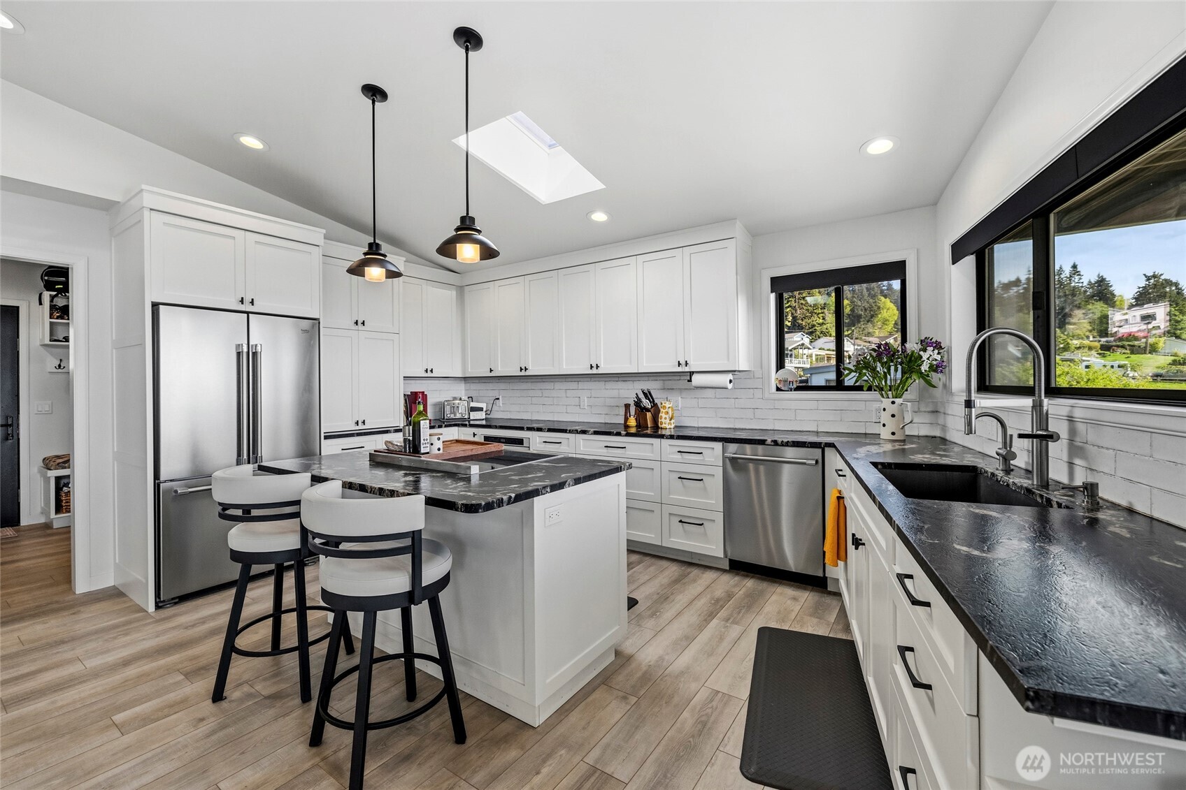 8177 Cultus Dr