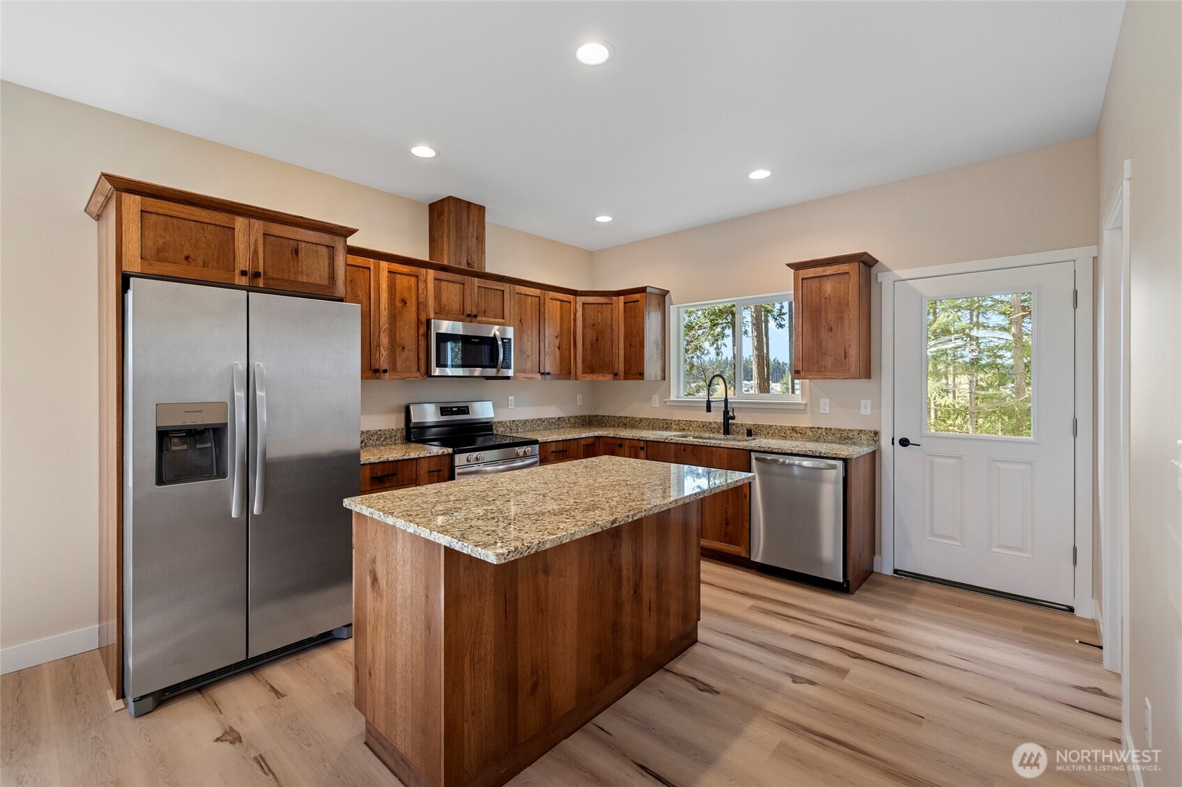 945 NW Heller Street Unit: #C4