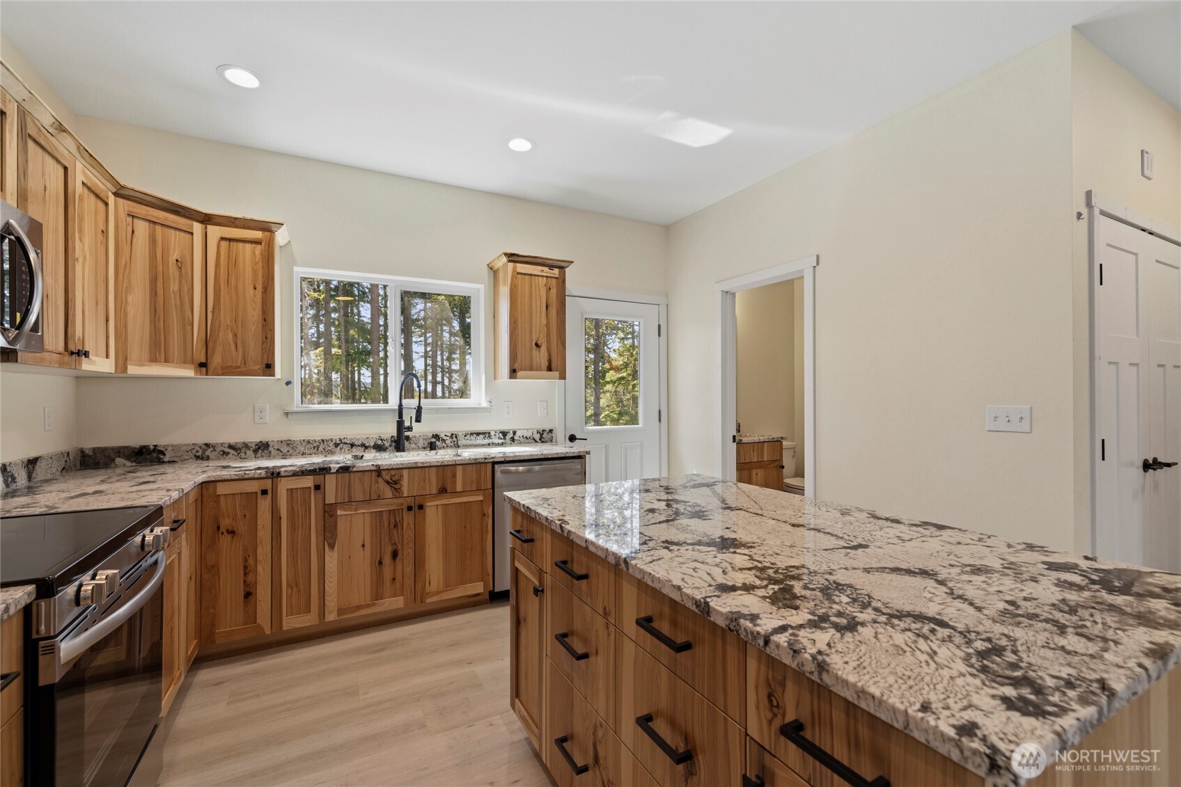 945 NW Heller Street Unit: C3